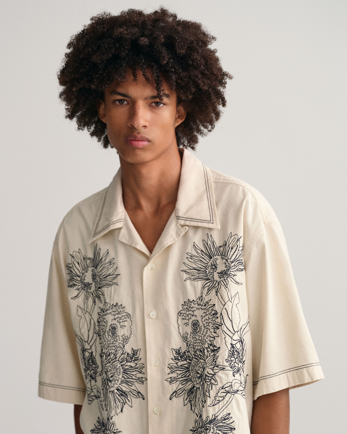 Oversized Kurzarmhemd mit Stickerei