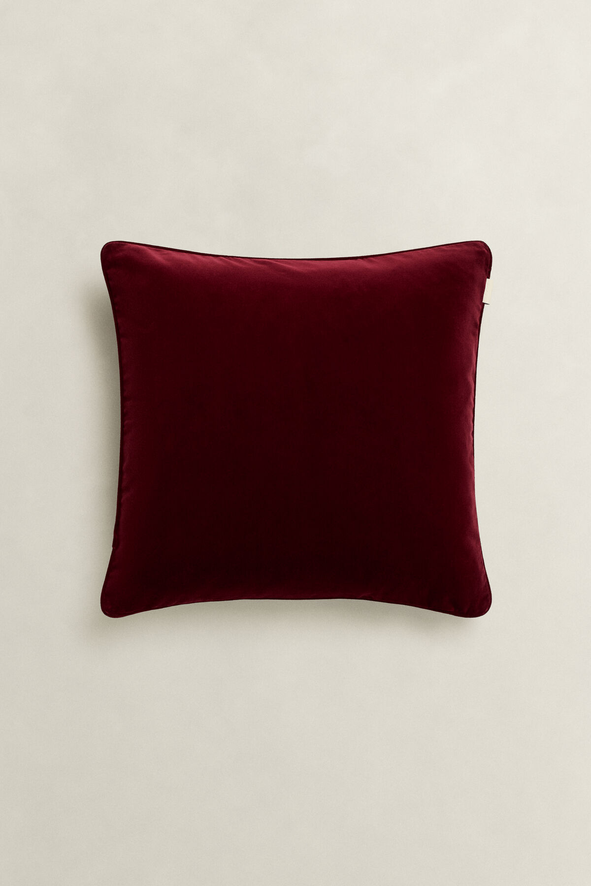 Kissenhülle aus Samt — VIBRANT BURGUNDY