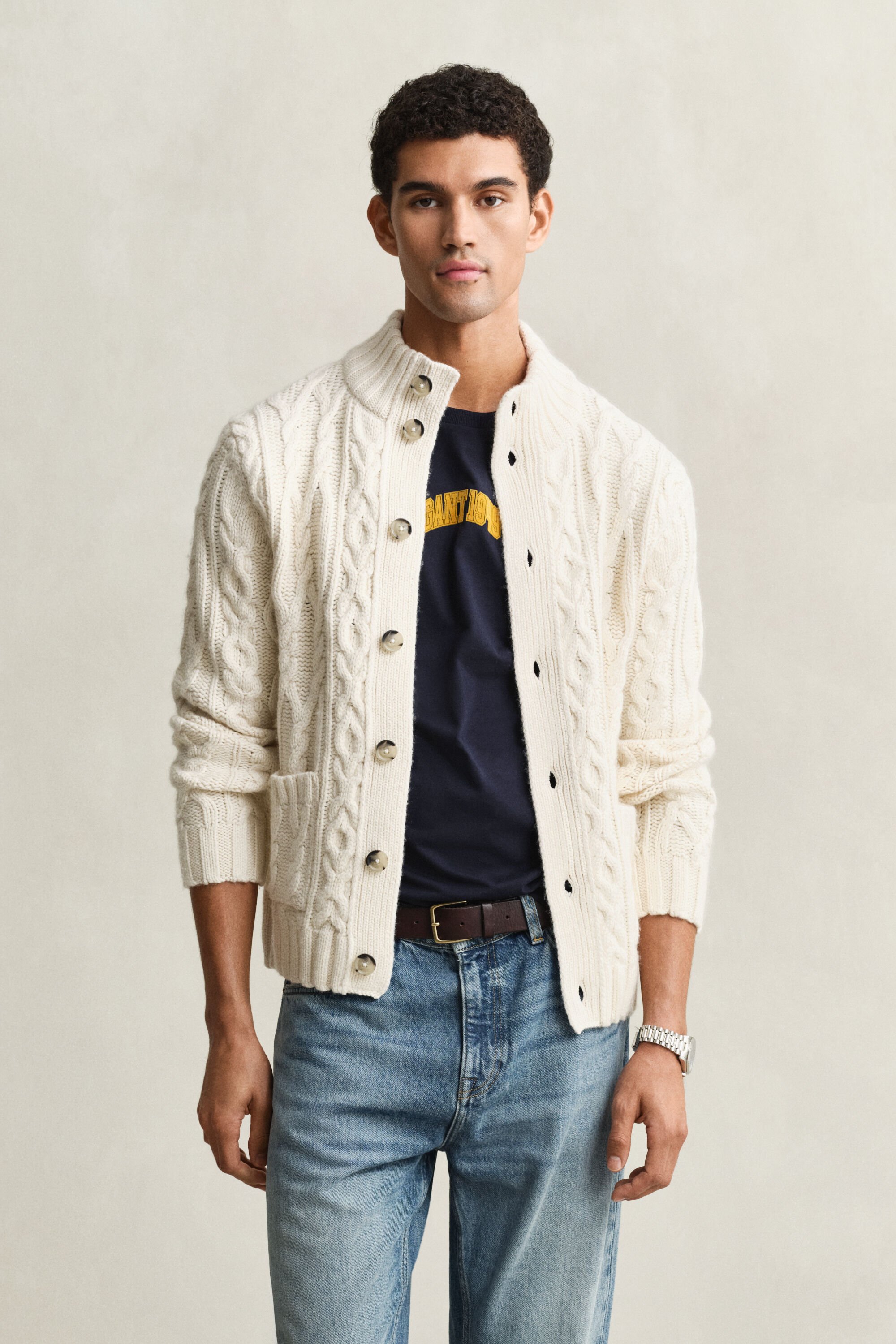 Strickjacke mit Zopfmuster