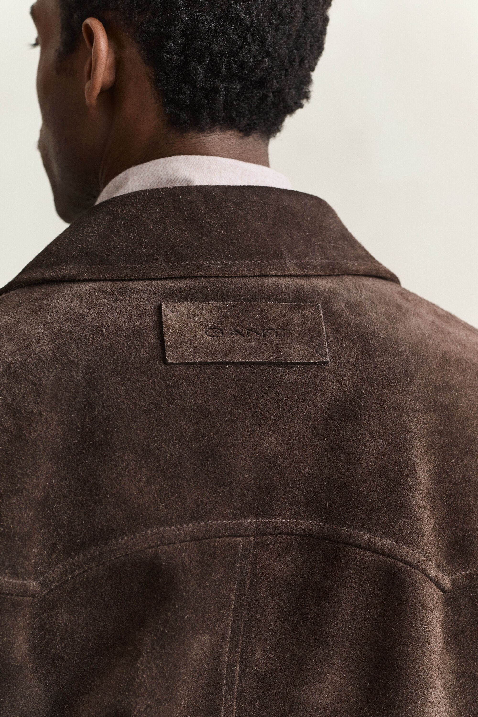 Mittellange Jacke aus Veloursleder