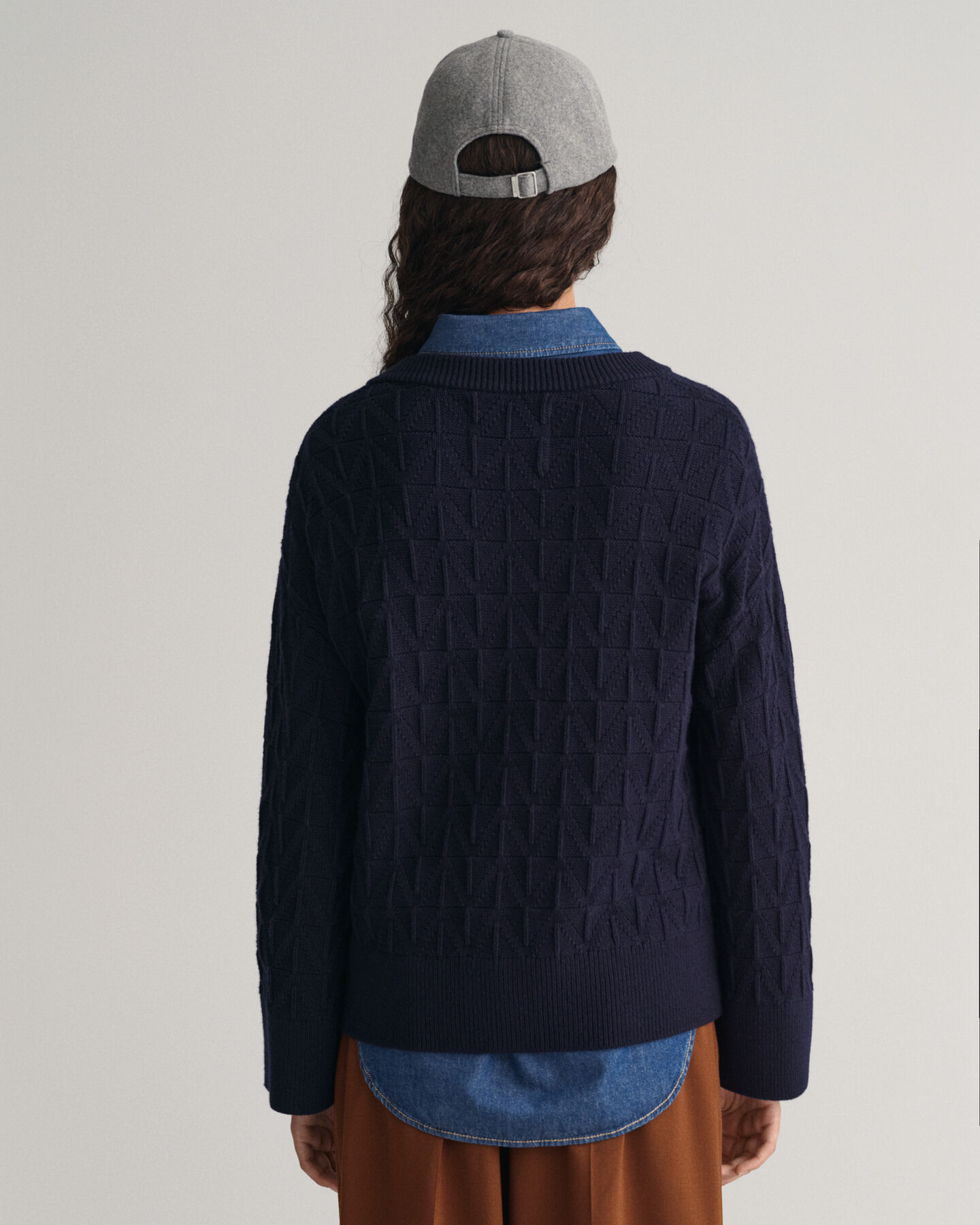 V-Neck Pullover mit Fischgr&auml;tmuster