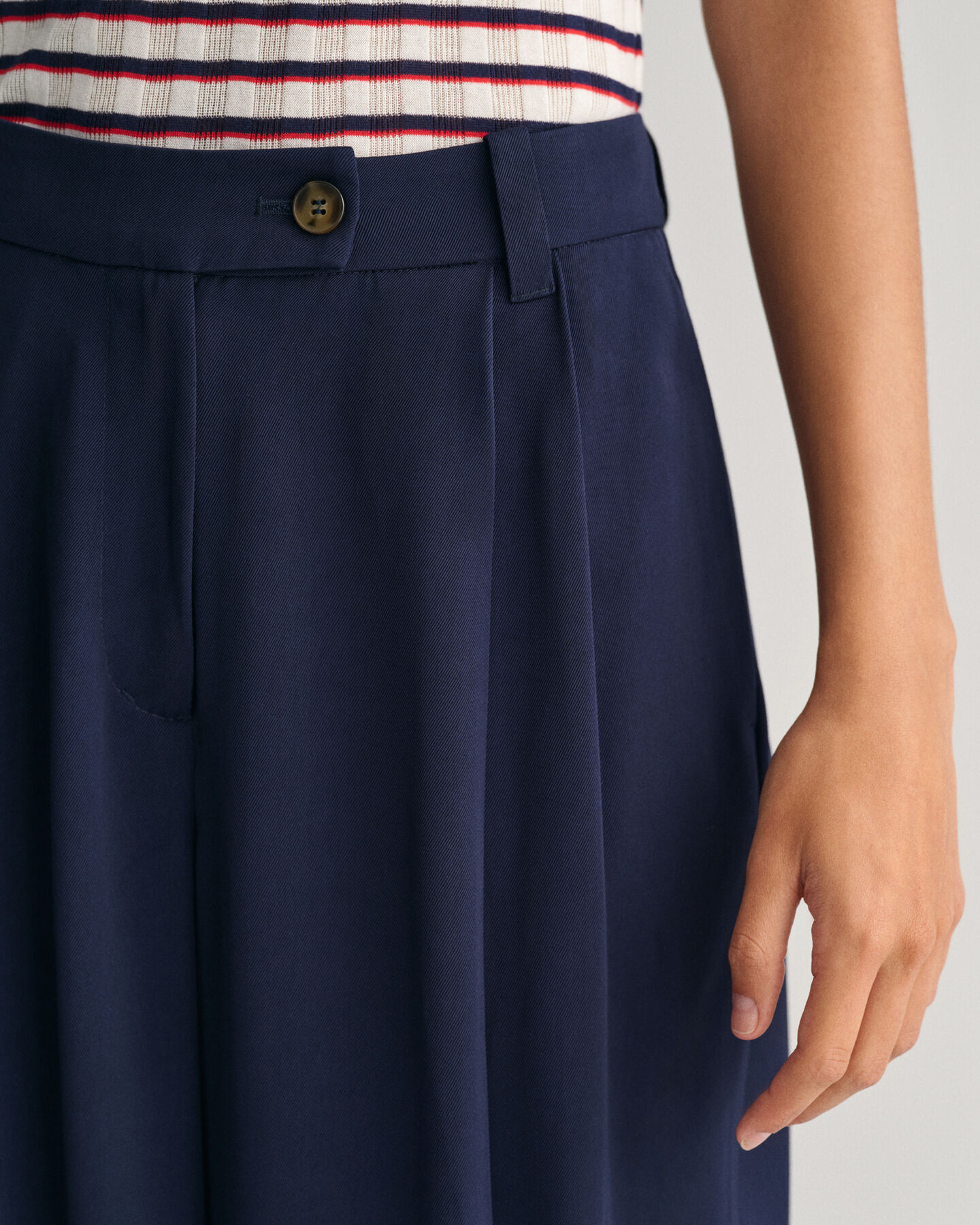 Loose Fit Chinohose mit niedriger Bundhöhe und weitem Bein