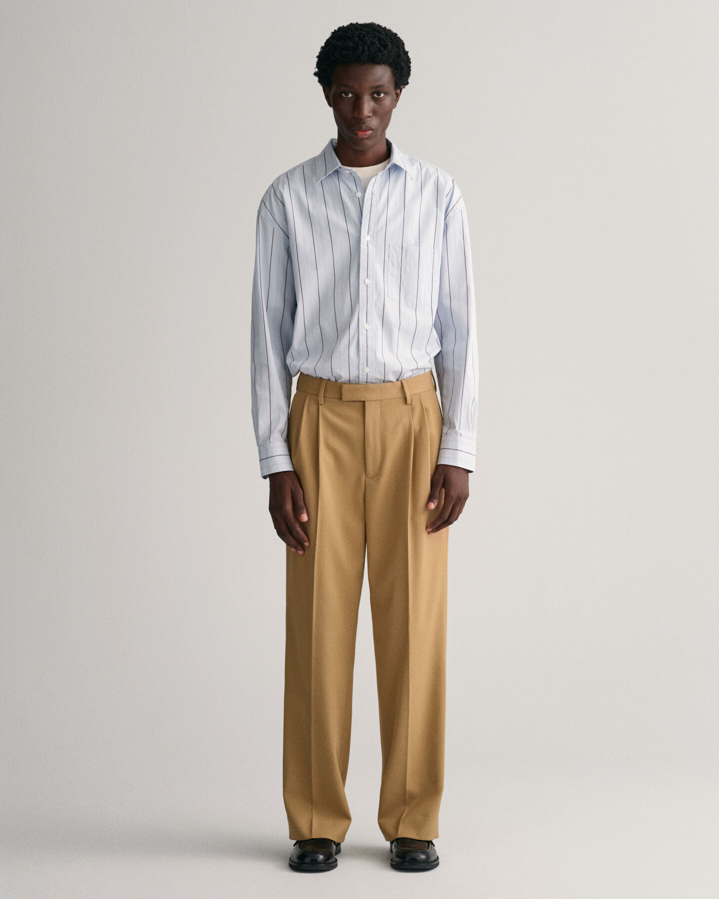 Bundfaltenhose mit weitem Bein