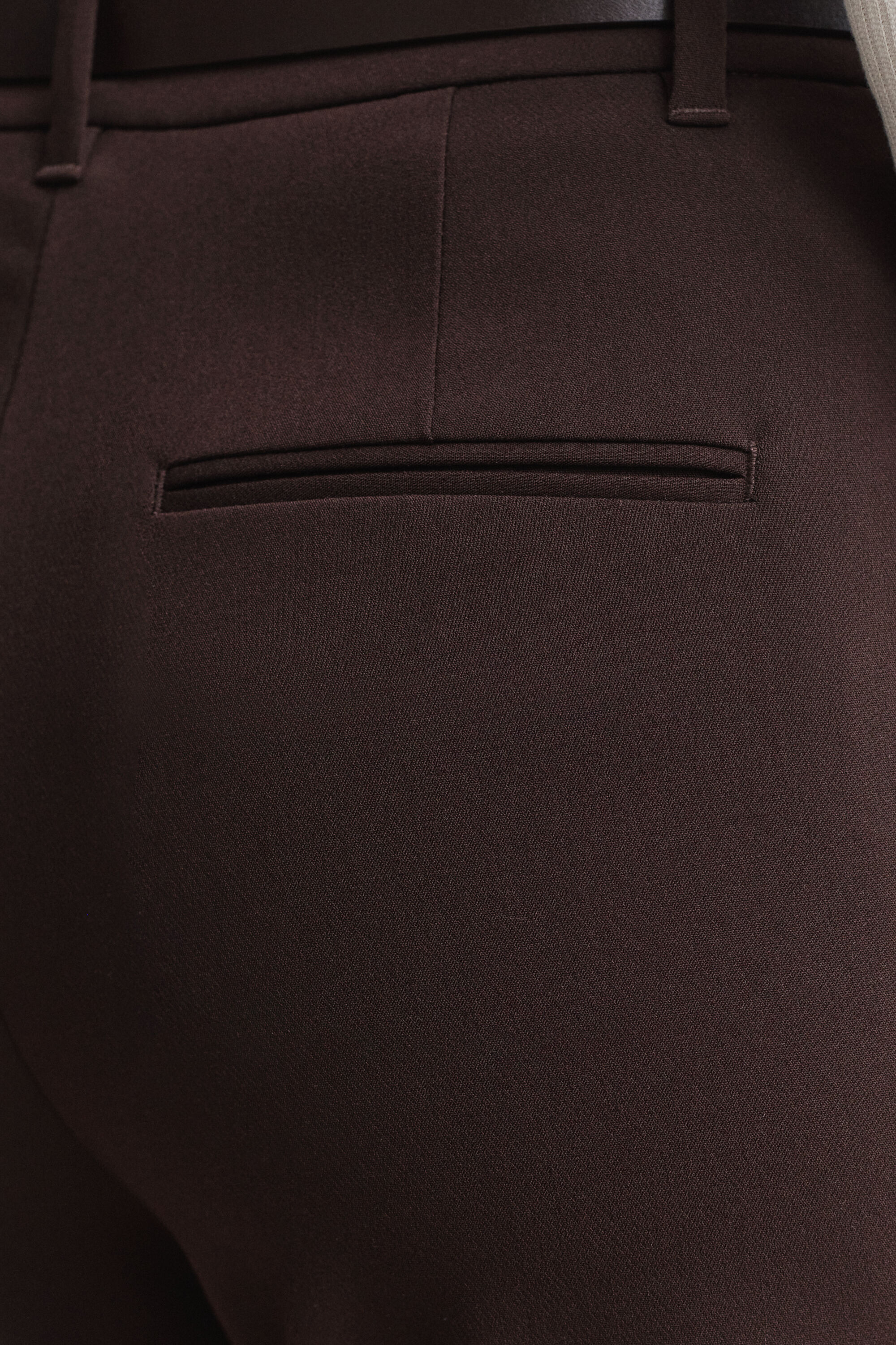Ausgestelle Slim Fit Slacks