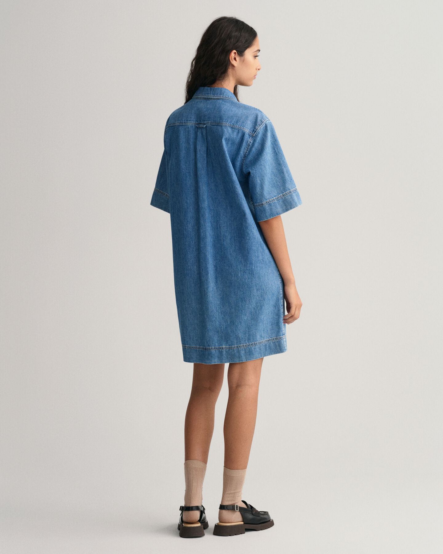 Kurzarm-Hemdblusenkleid aus Denim