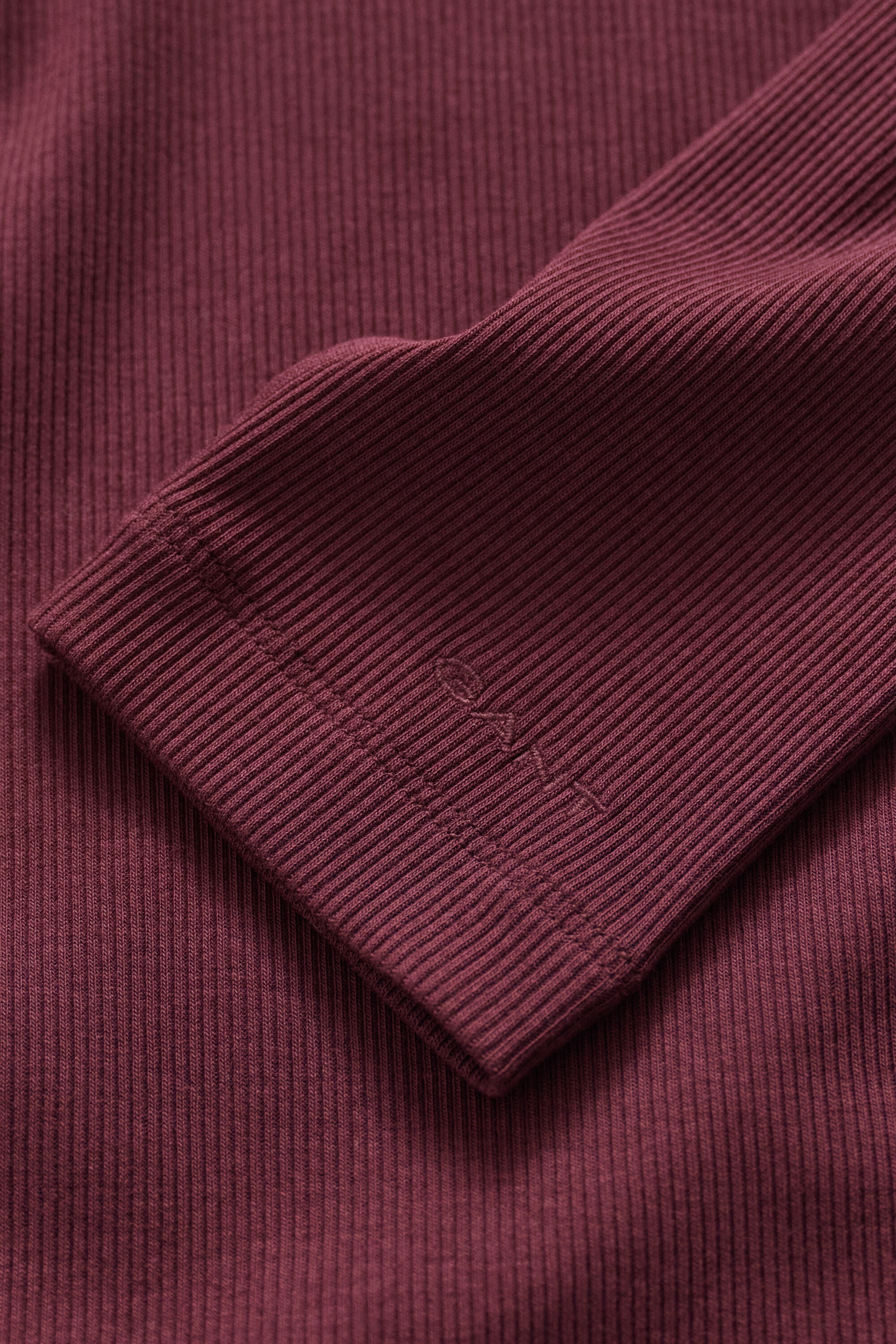Geripptes Rollkragenshirt
