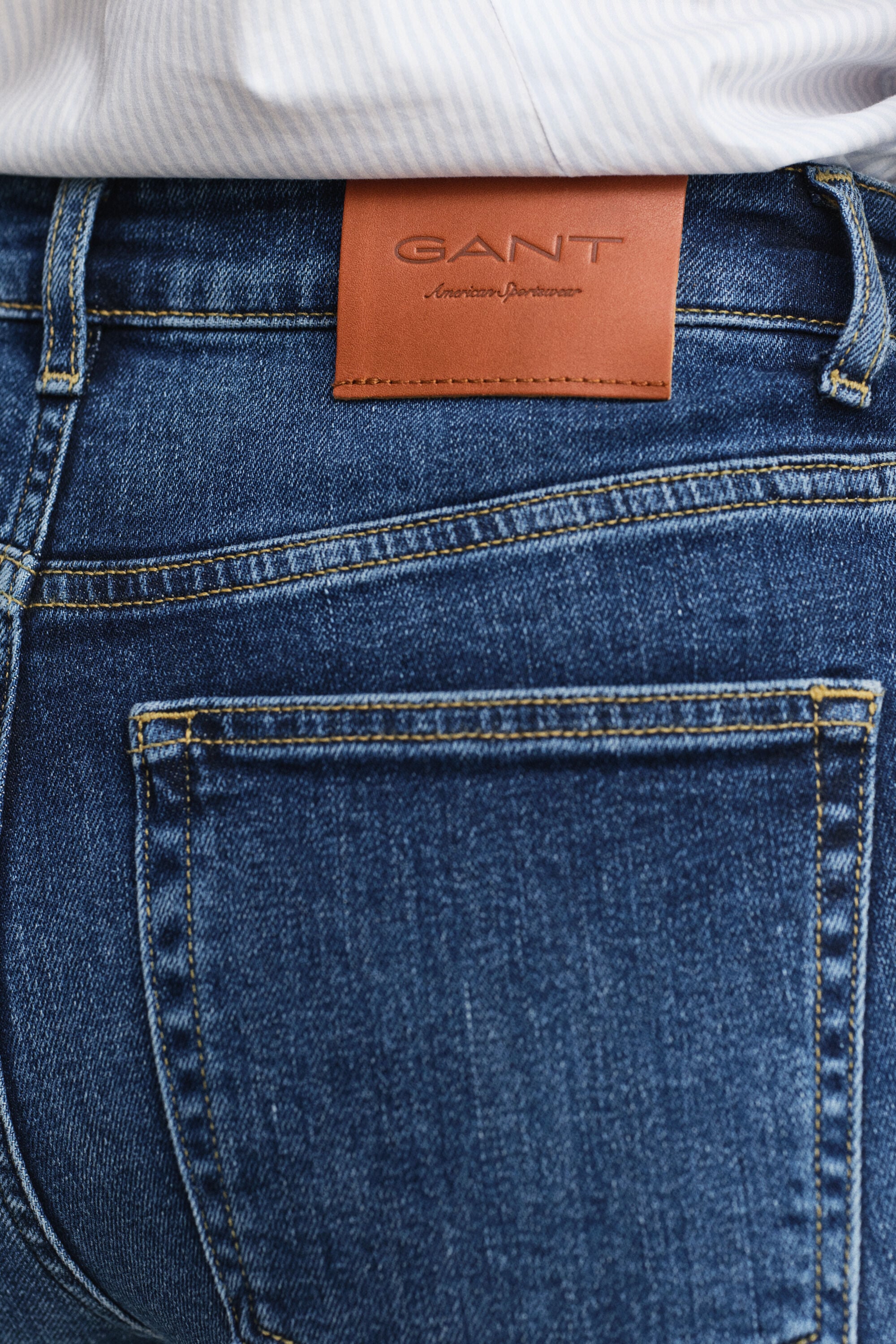 Ausgestellte Slim Fit Stretch-Jeans
