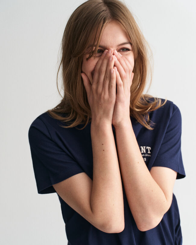 T-Shirt mit kleiner Grafik