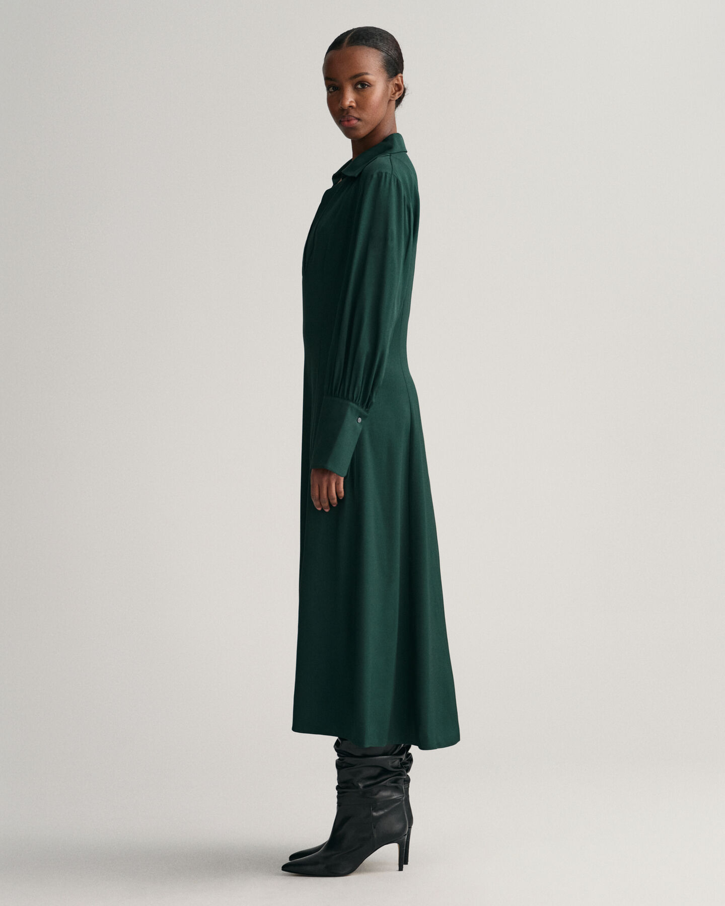 Slim Fit Kleid mit breiten Manschetten