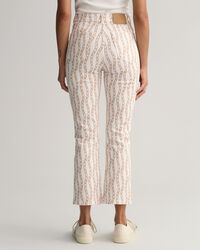 Verk&uuml;rzte Jeans mit Kettenprint