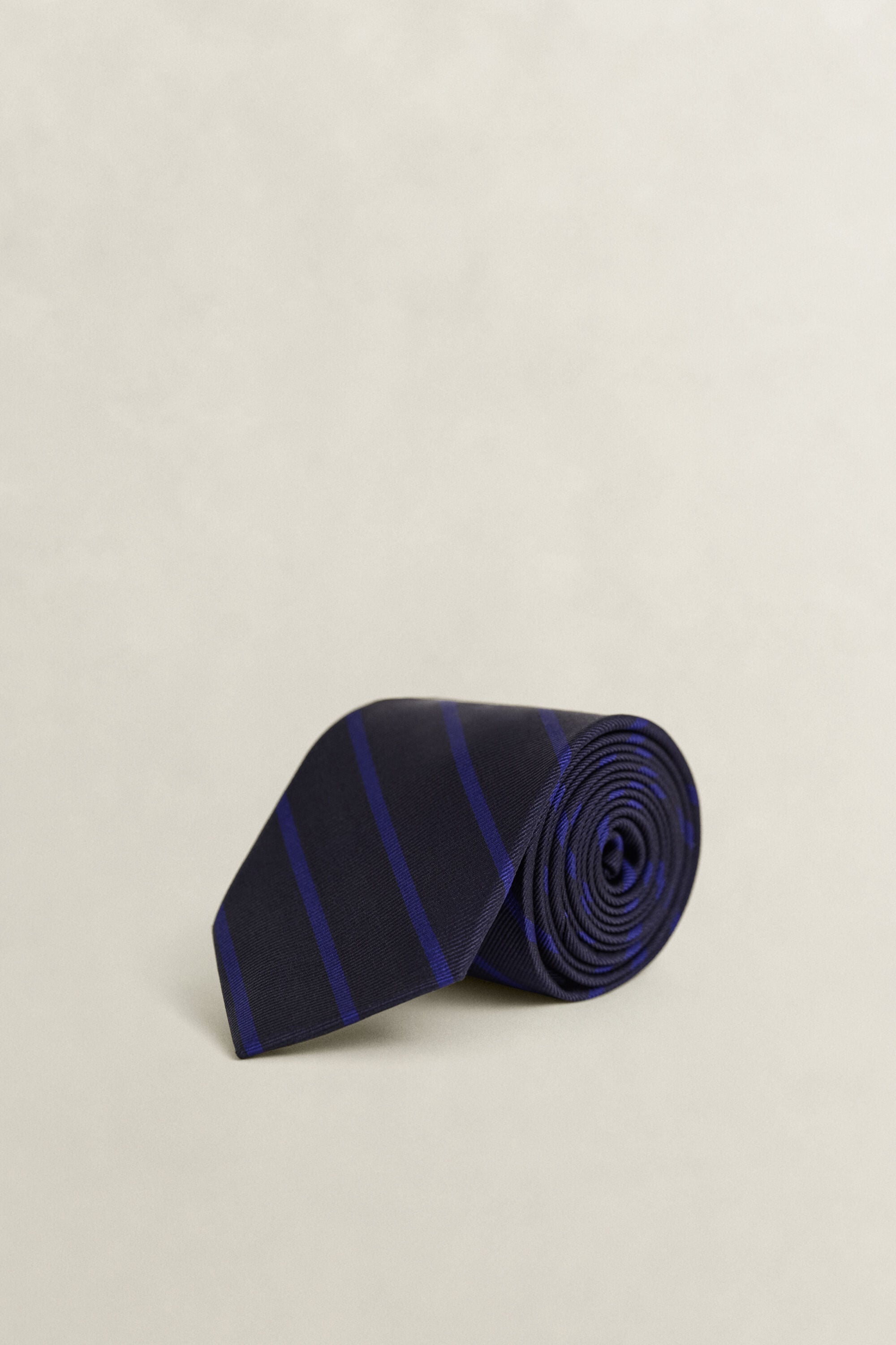 Gant x Yale Krawatte mit Streifen
