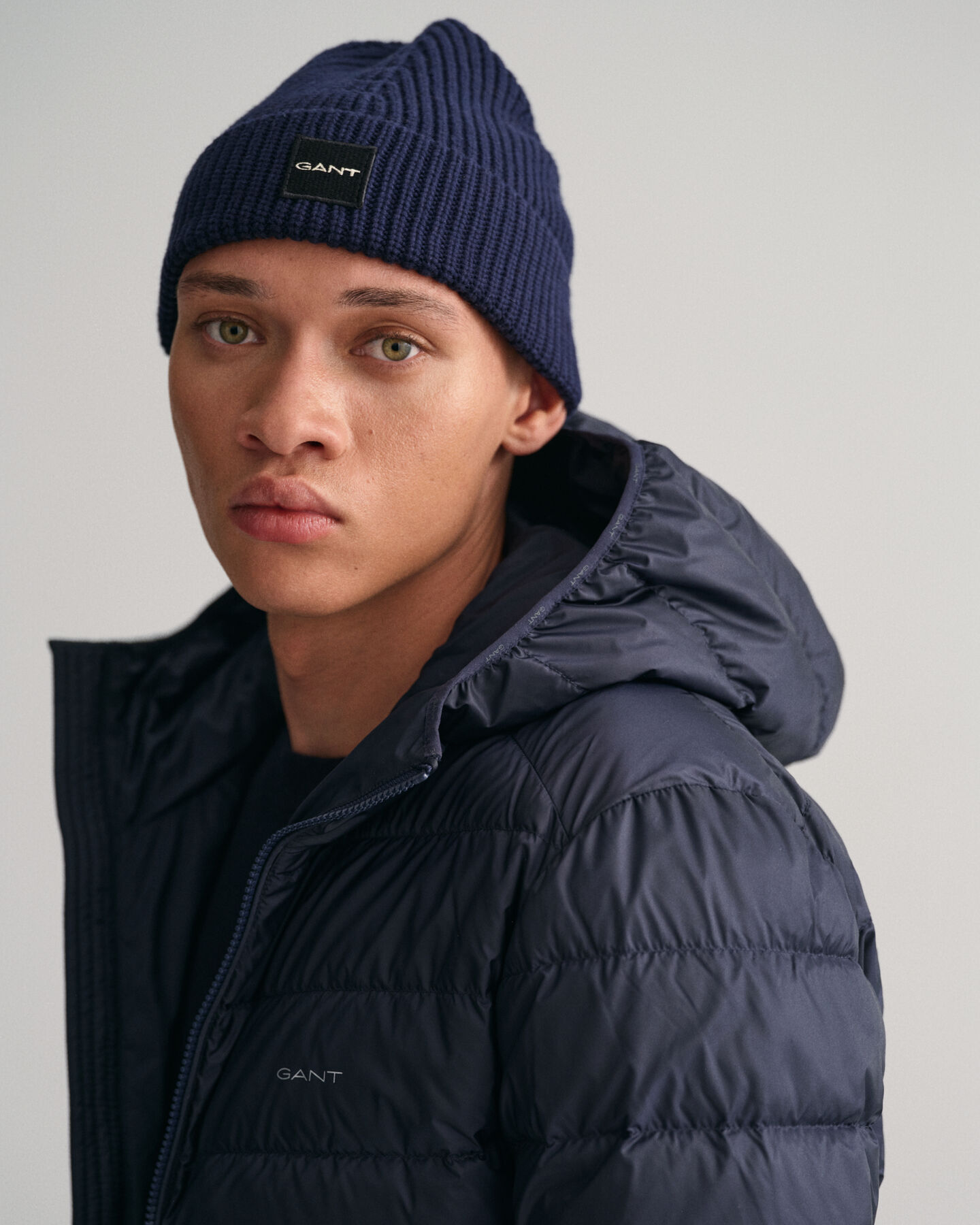 Leichte Daunenjacke mit Kapuze