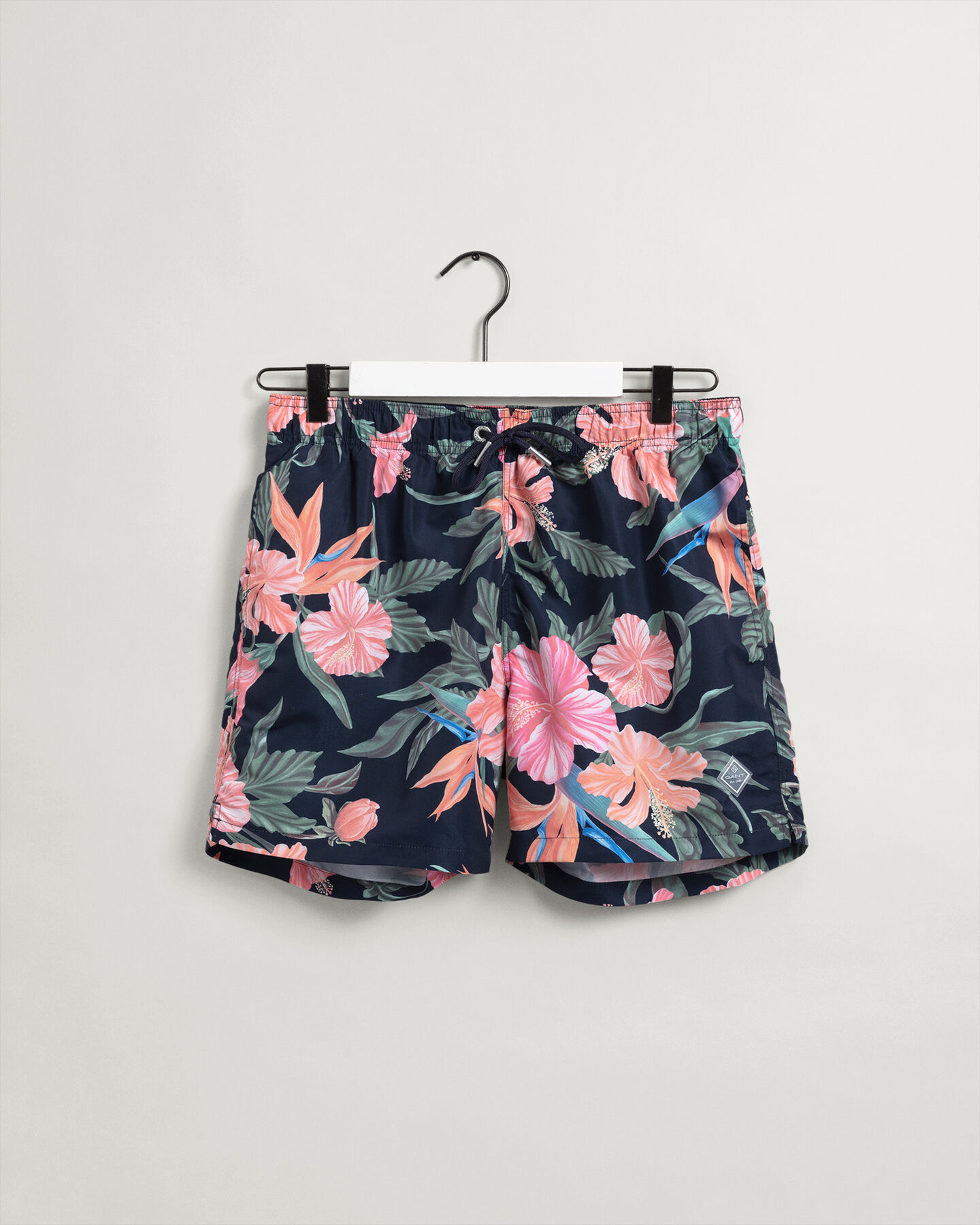 Classic Fit Badeshorts mit tropischem Print