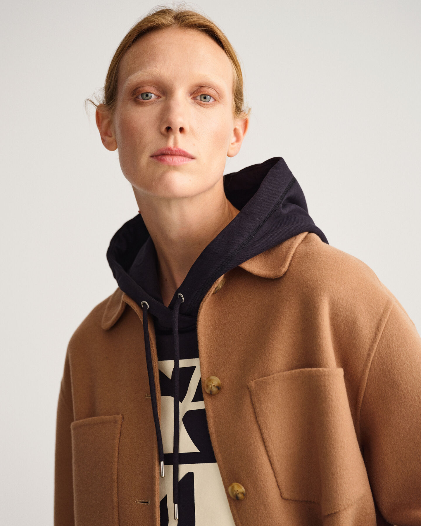 Handbestickte Hemdjacke