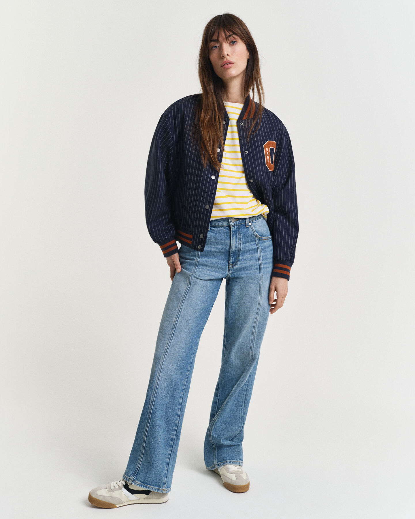 Gestreiftes T-Shirt mit U-Boot-Ausschnitt