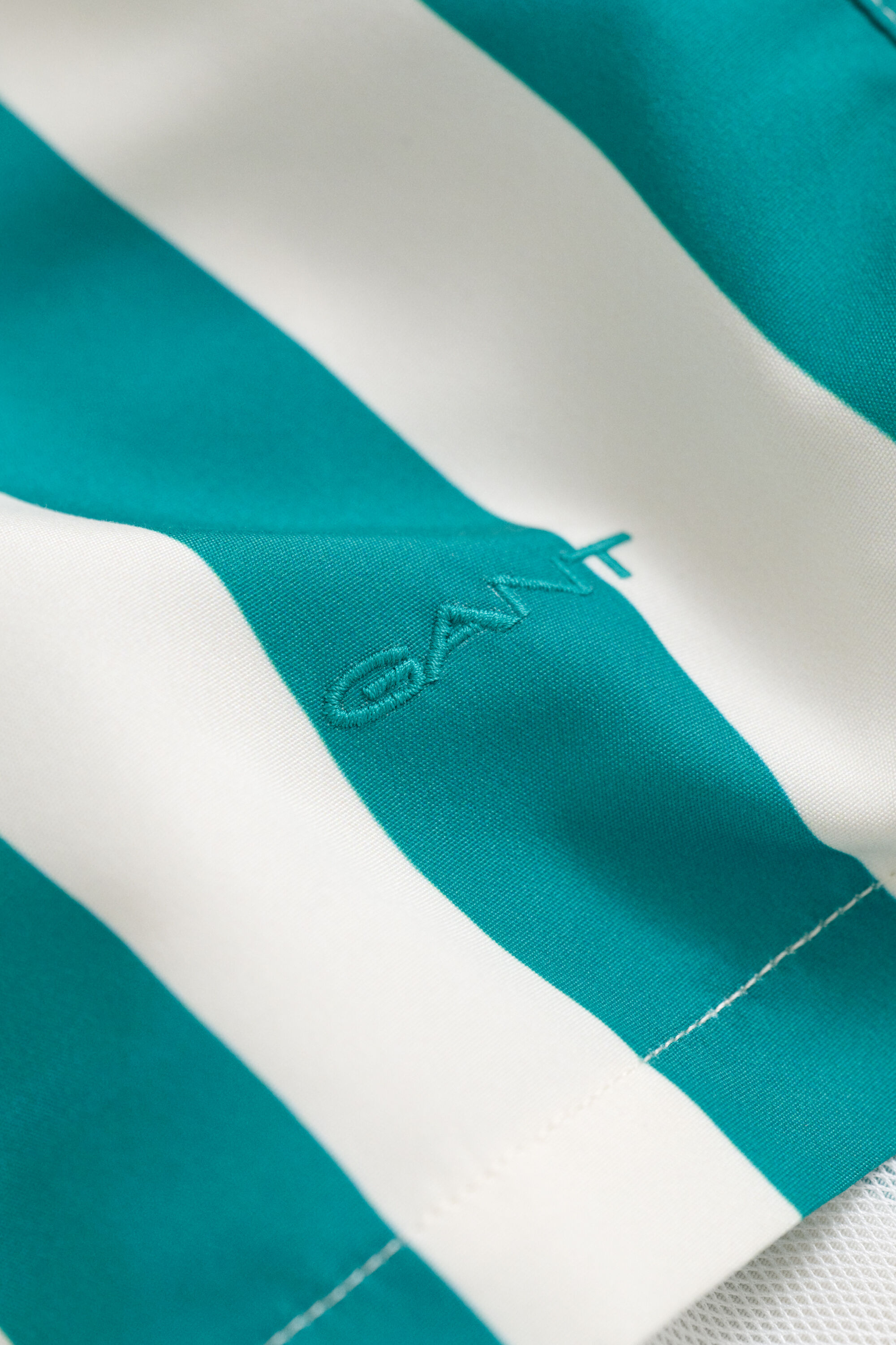 Badeshorts mit Blockstreifen