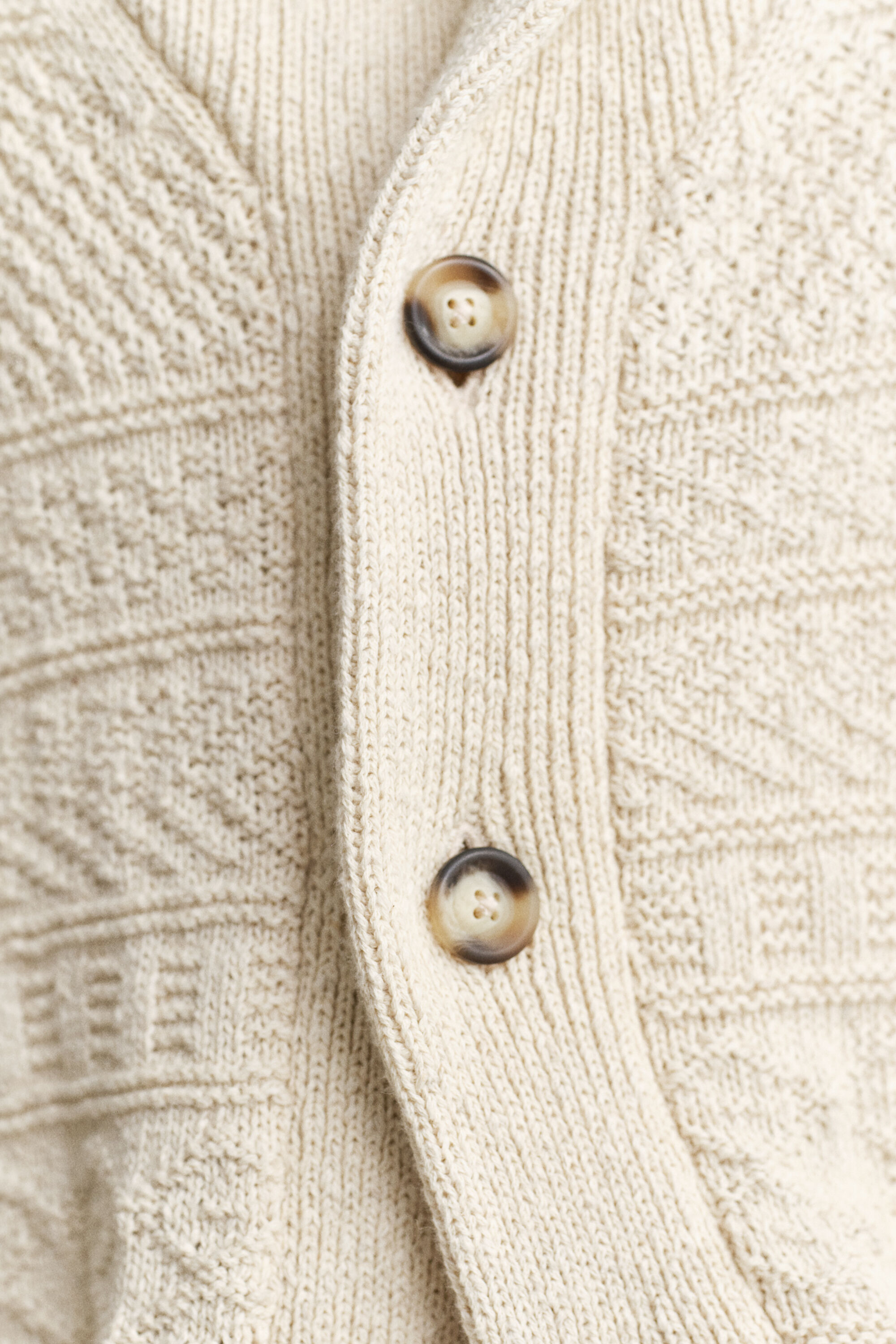 Strickjacke aus strukturiertem Baumwollmix