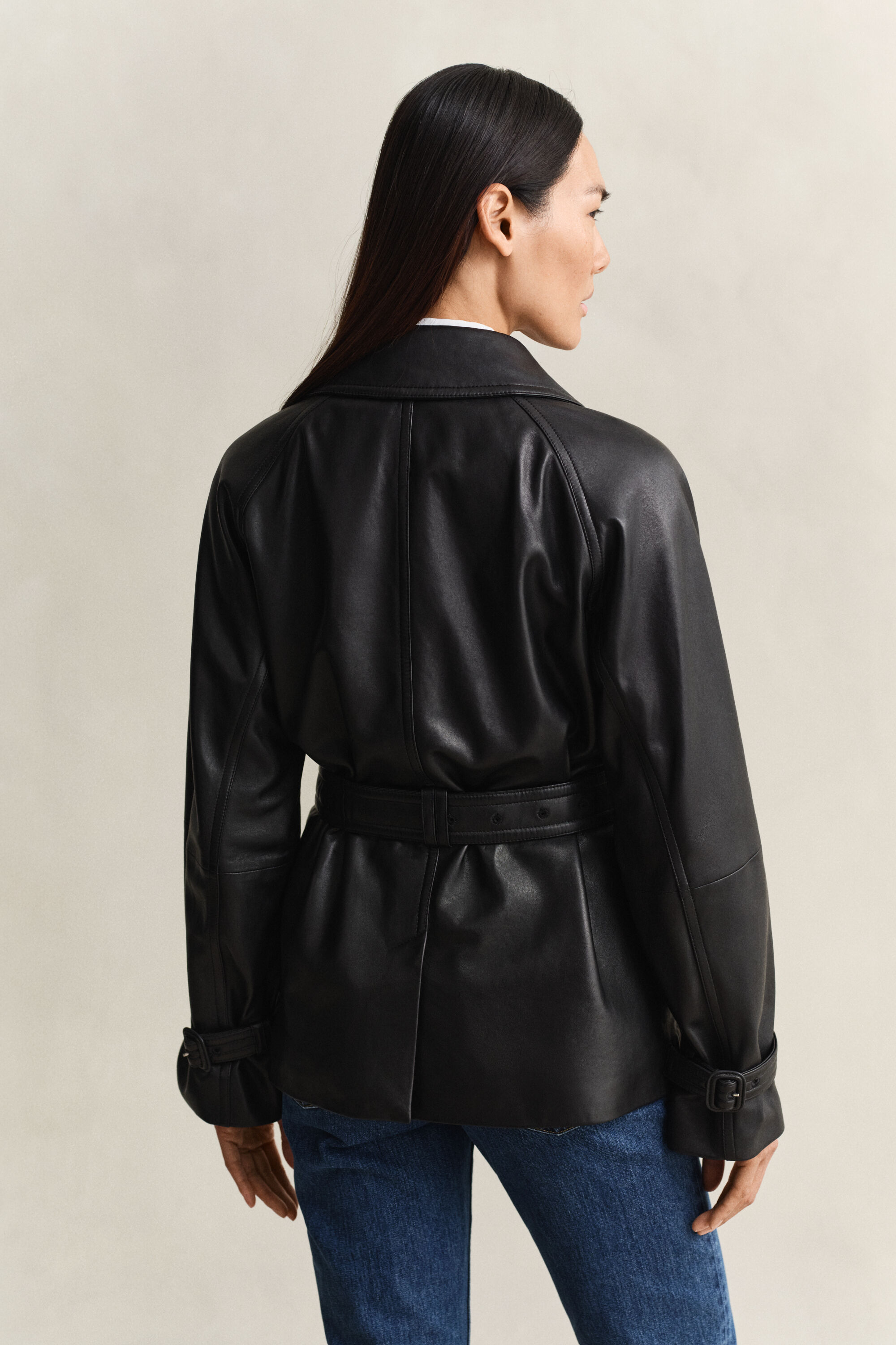 Kurzer Trenchcoat aus Leder