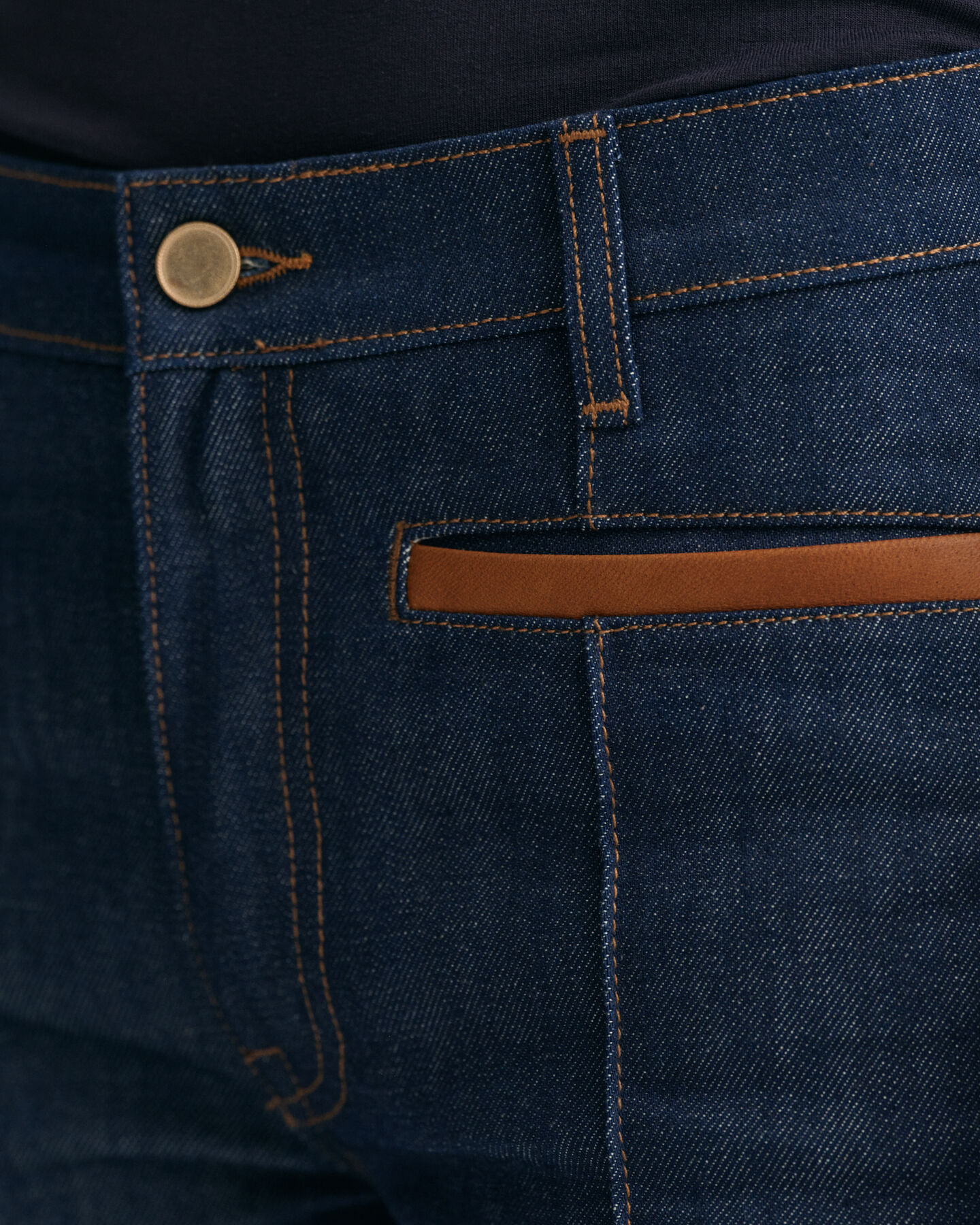 Slim Fit Jeans mit Lederdetails