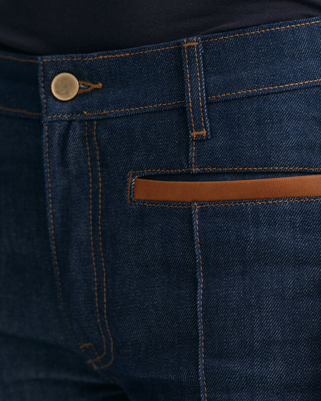 Slim Fit Jeans mit Lederdetails