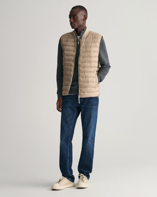 Leichte Steppweste im Bomberstil