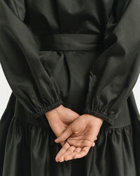 Langärmeliges Kleid aus Baumwollsatin