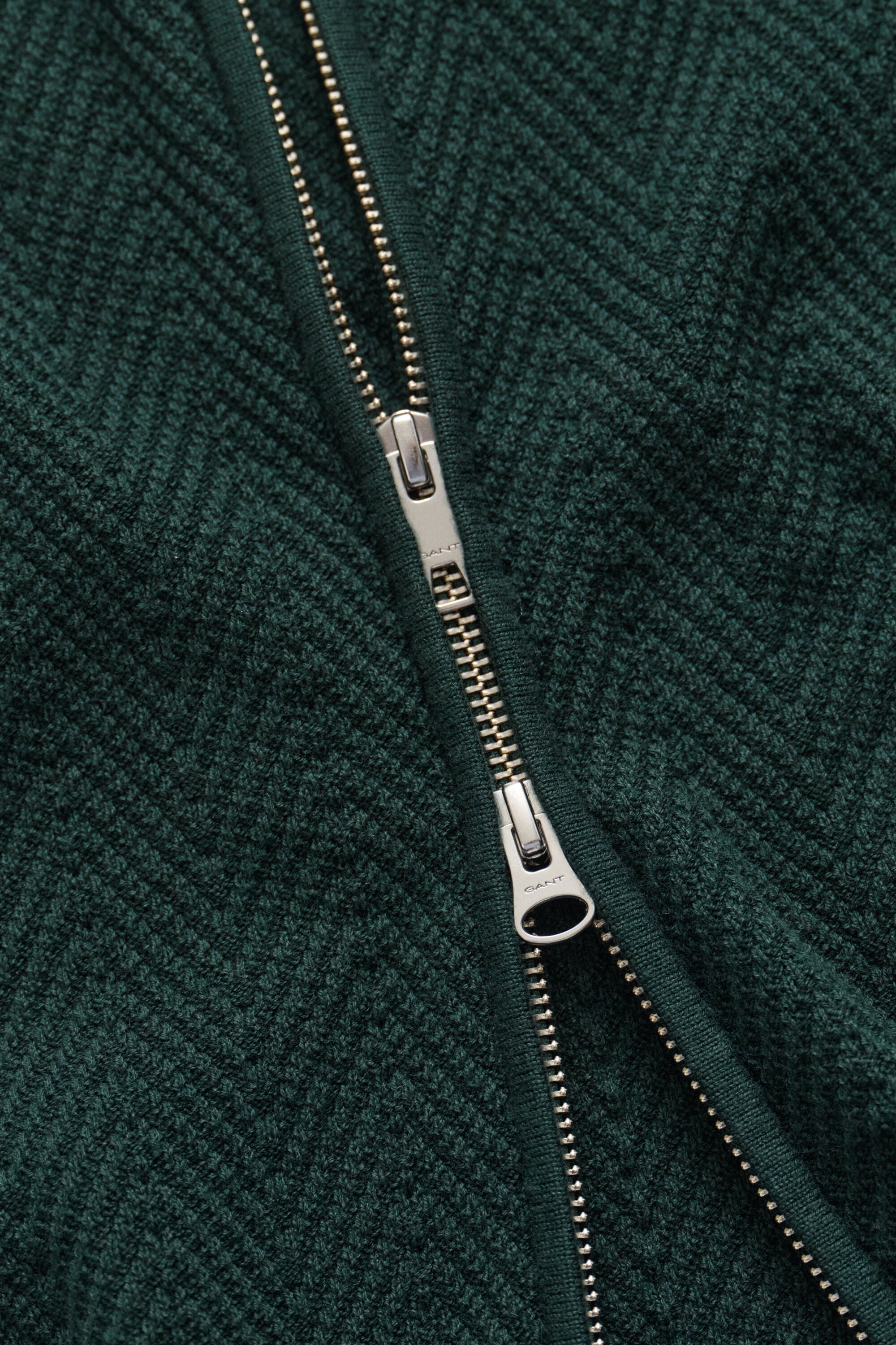 Strickjacke mit Reißverschluss und Fischgrätmuster