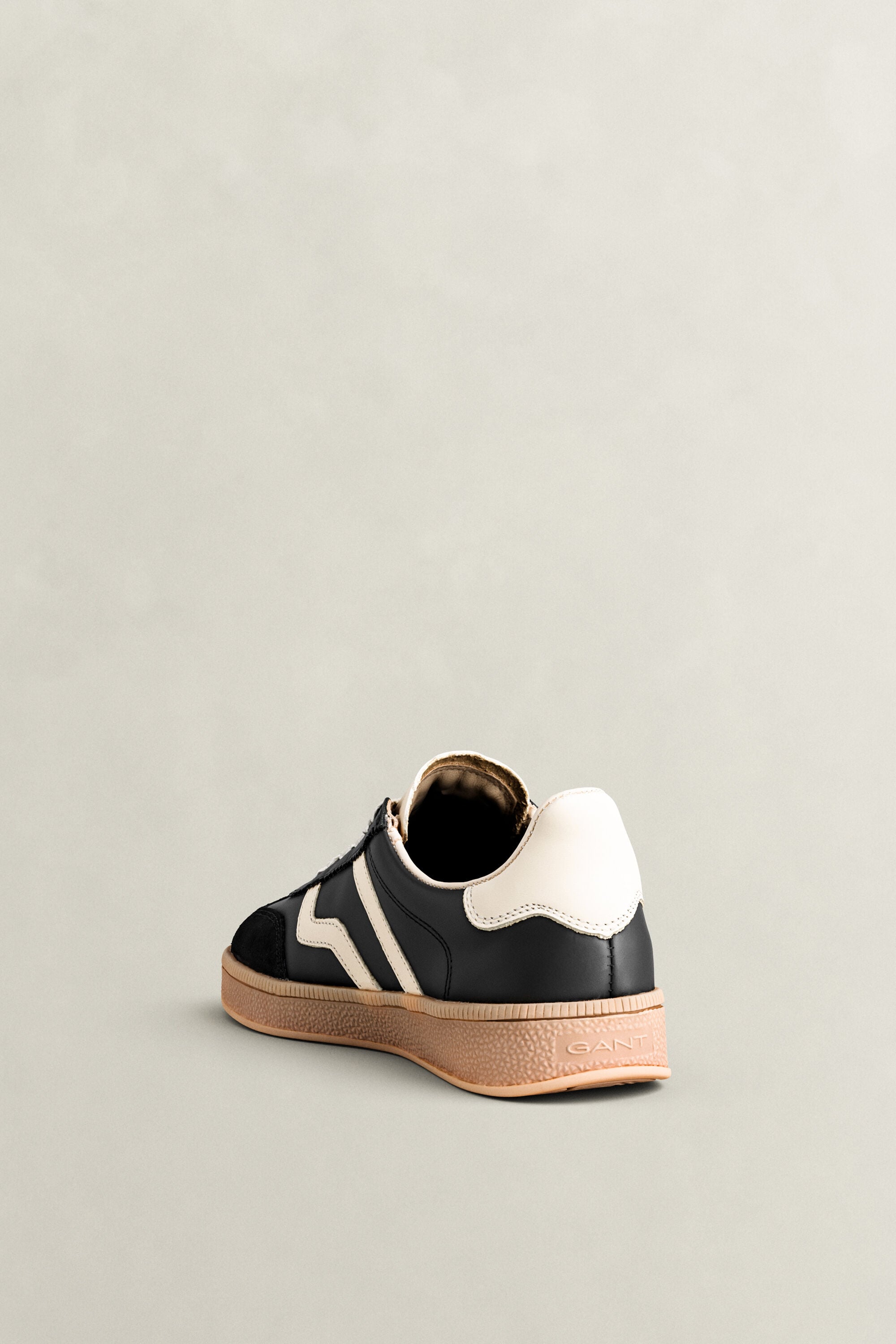 Cuzima Sneaker aus Veloursleder