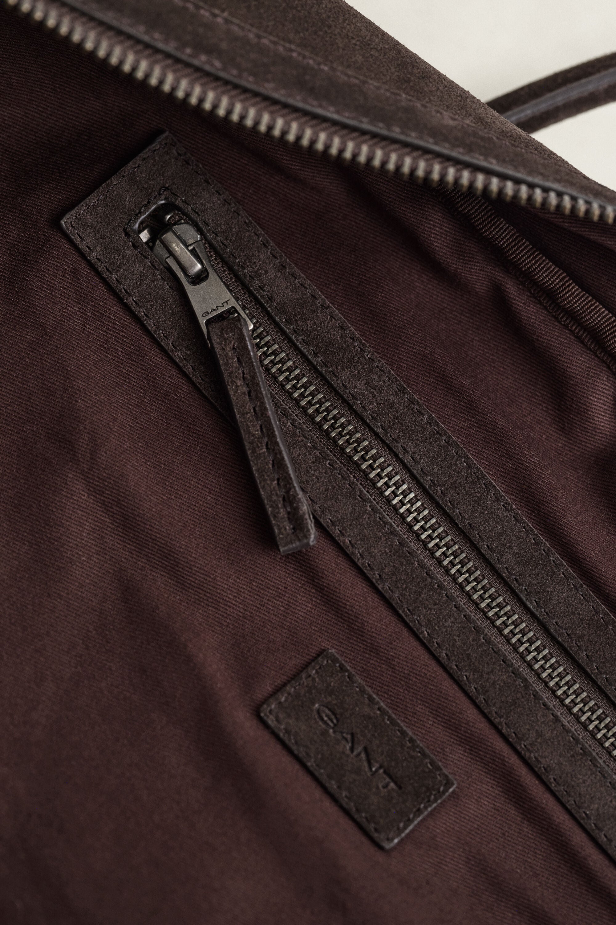Duffel Bag aus Veloursleder