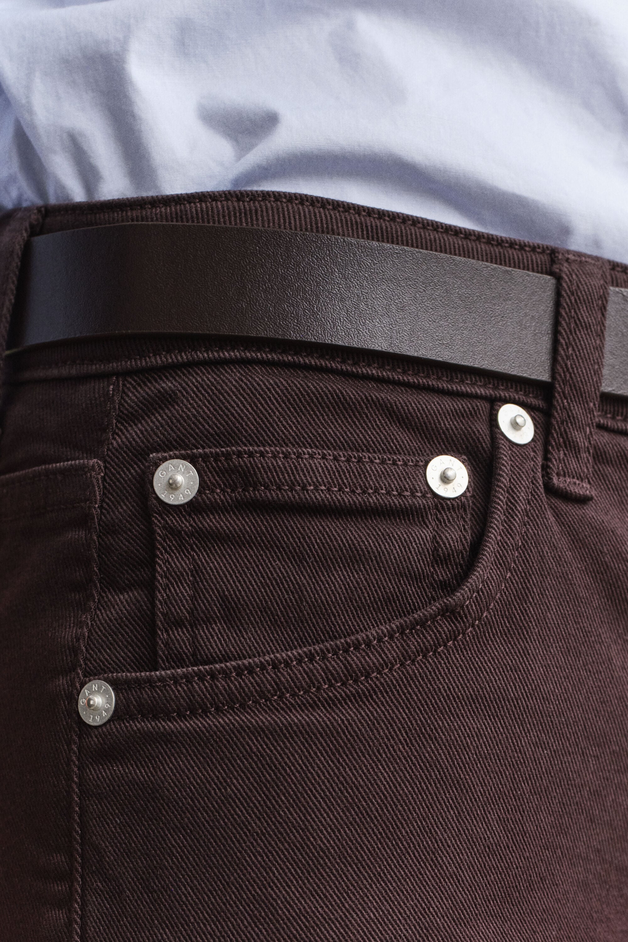 Farbige Slim Fit Jeans mit ausgestelltem Bein