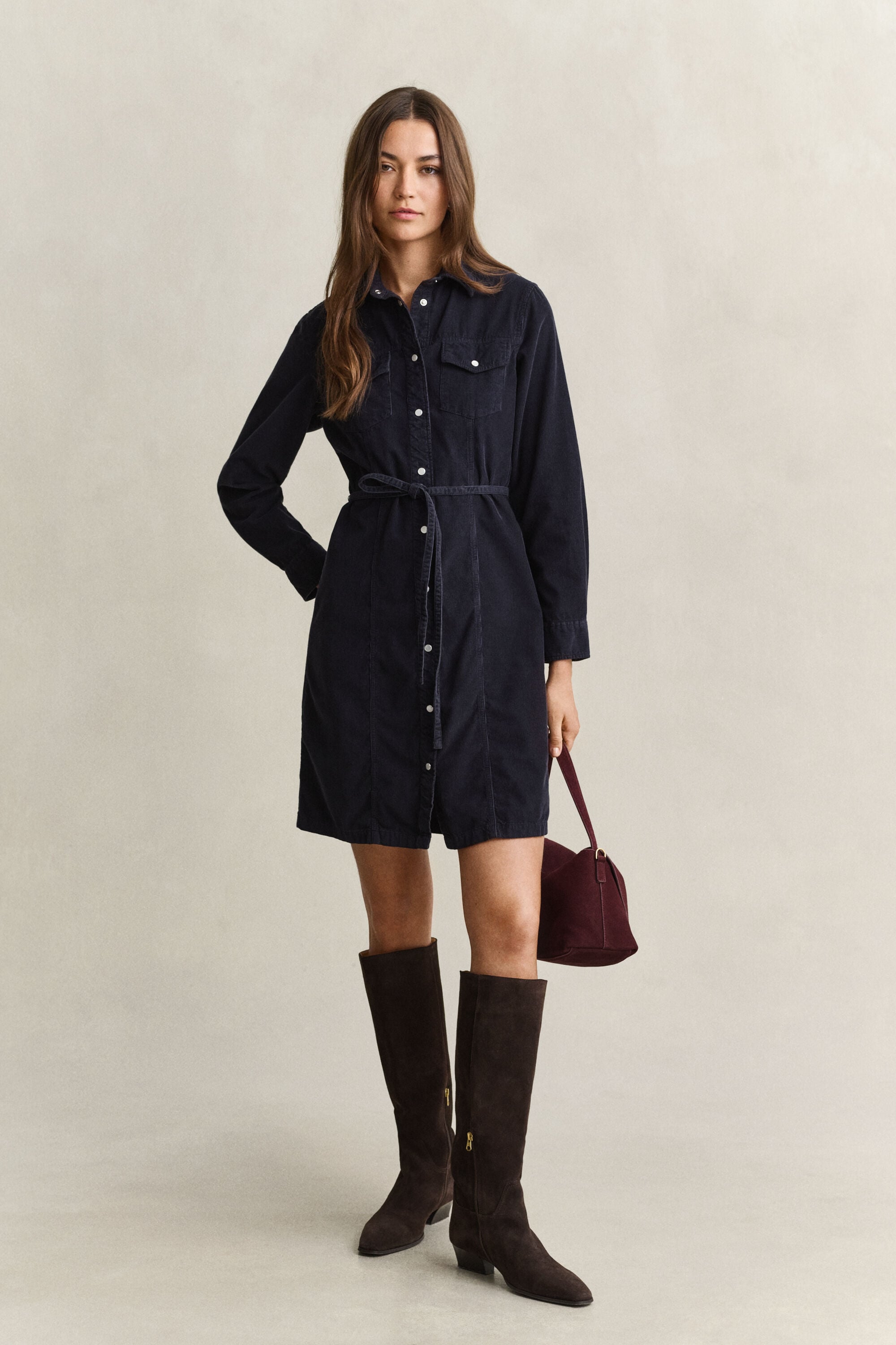Hemdblusenkleid aus Cord mit Gürtel