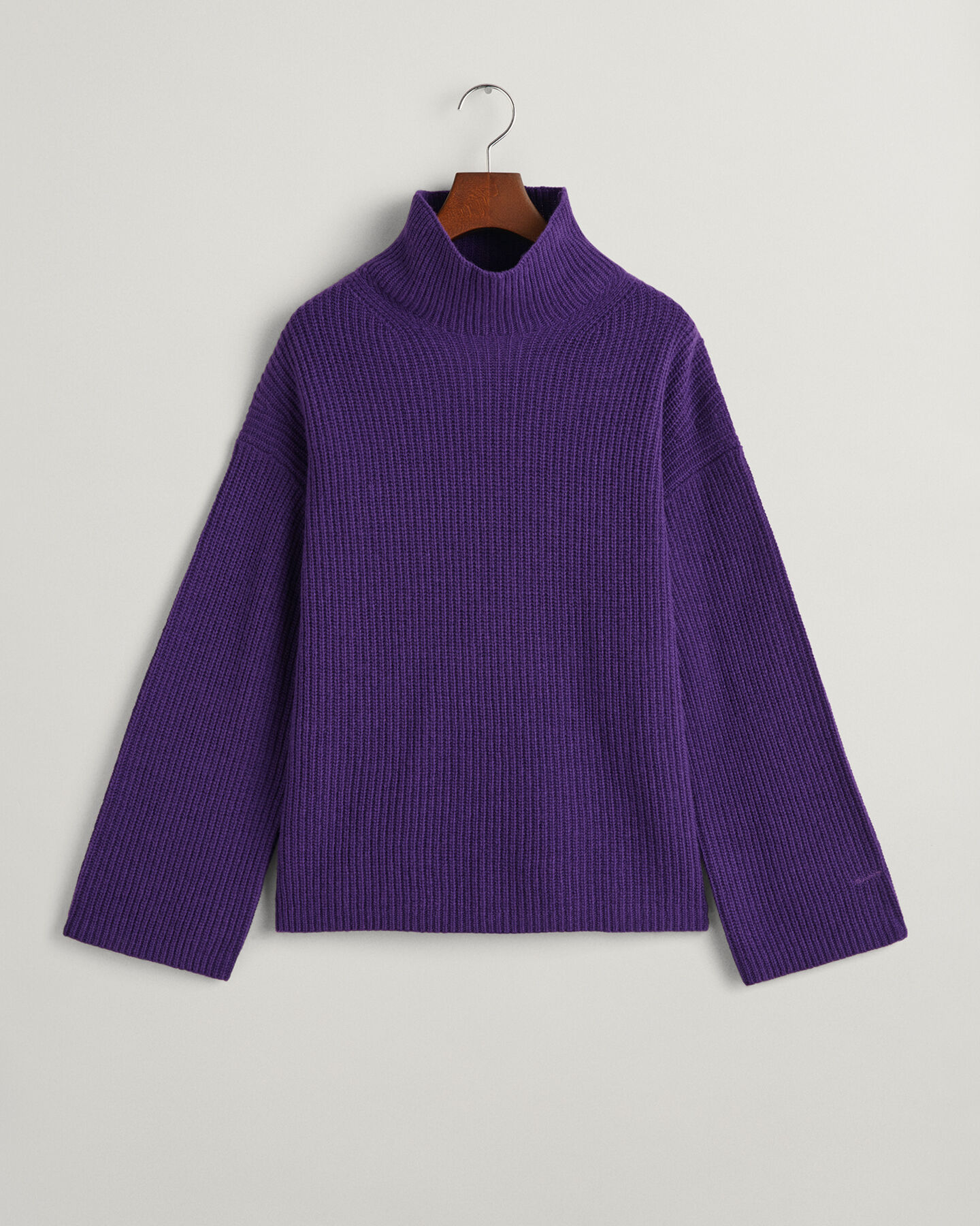 Gerippter Wollpullover mit Stehkragen