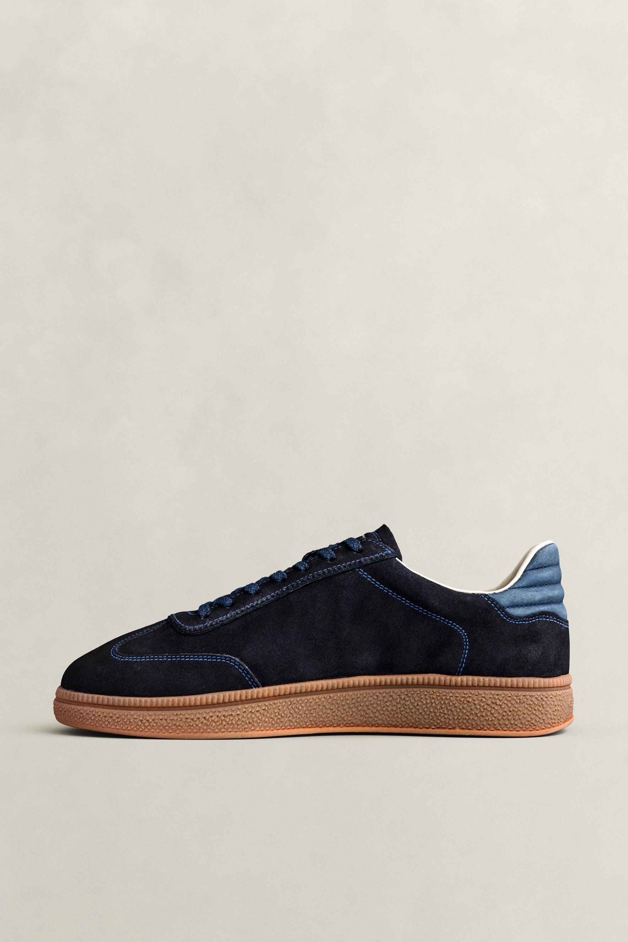 Cuzmo Sneaker aus Veloursleder