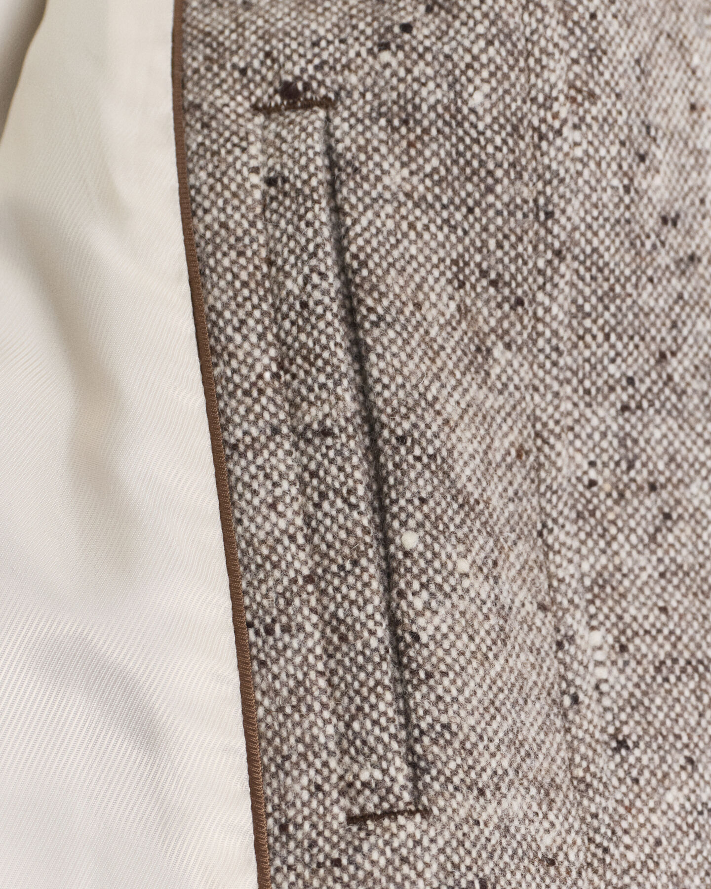 Wolljacke mit Kontrastkragen