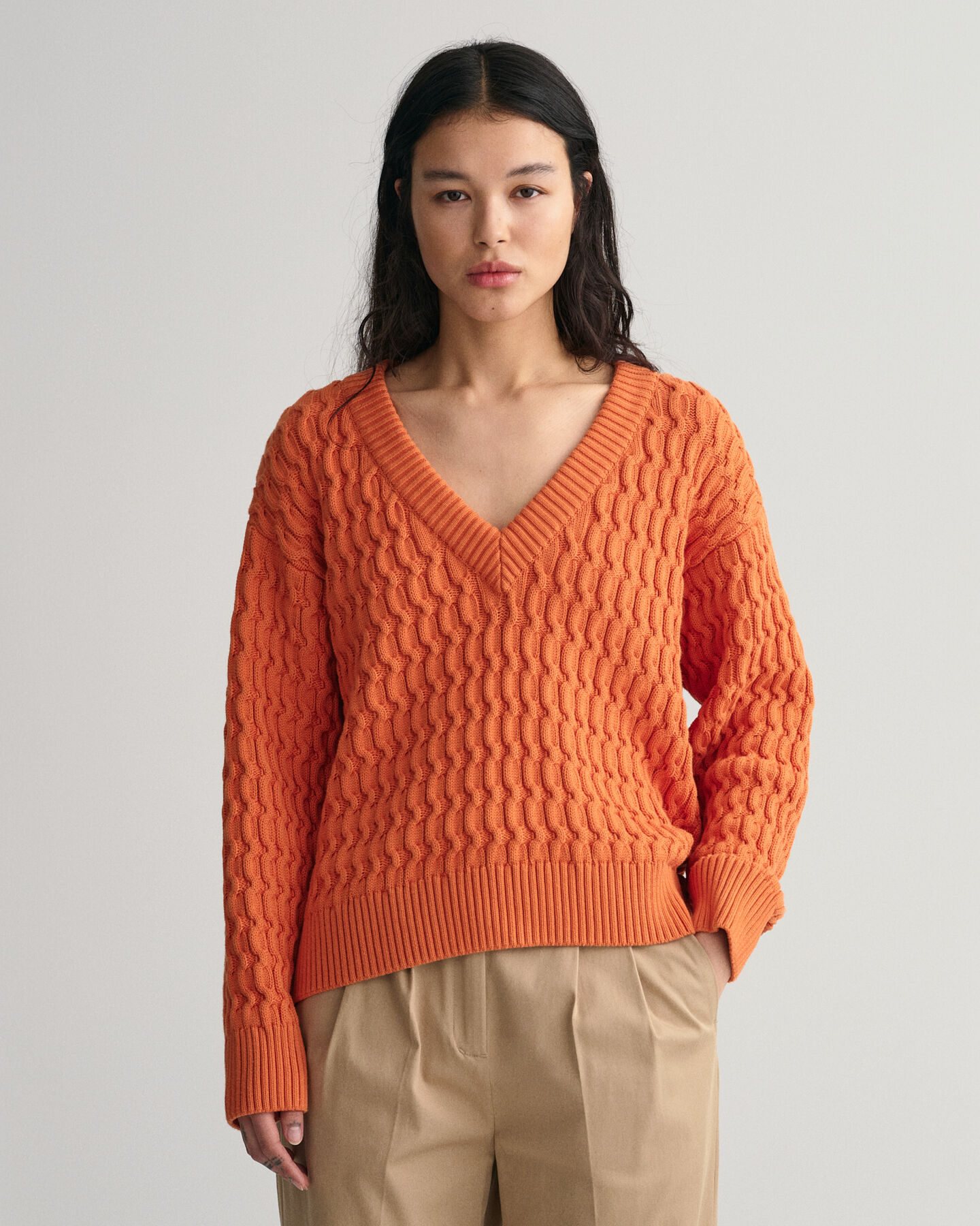 Textured V-Neck Pullover aus Baumwolle