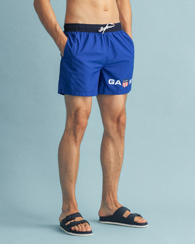 Classic Fit Retro Shield Badeshorts
