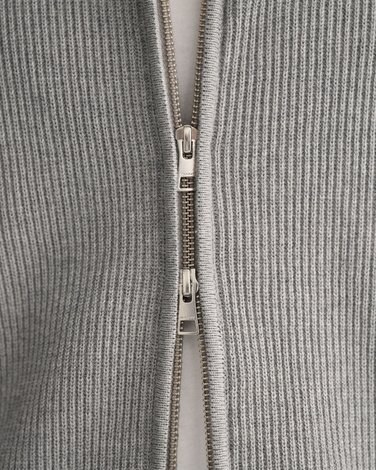 Strickjacke mit gerippter Struktur