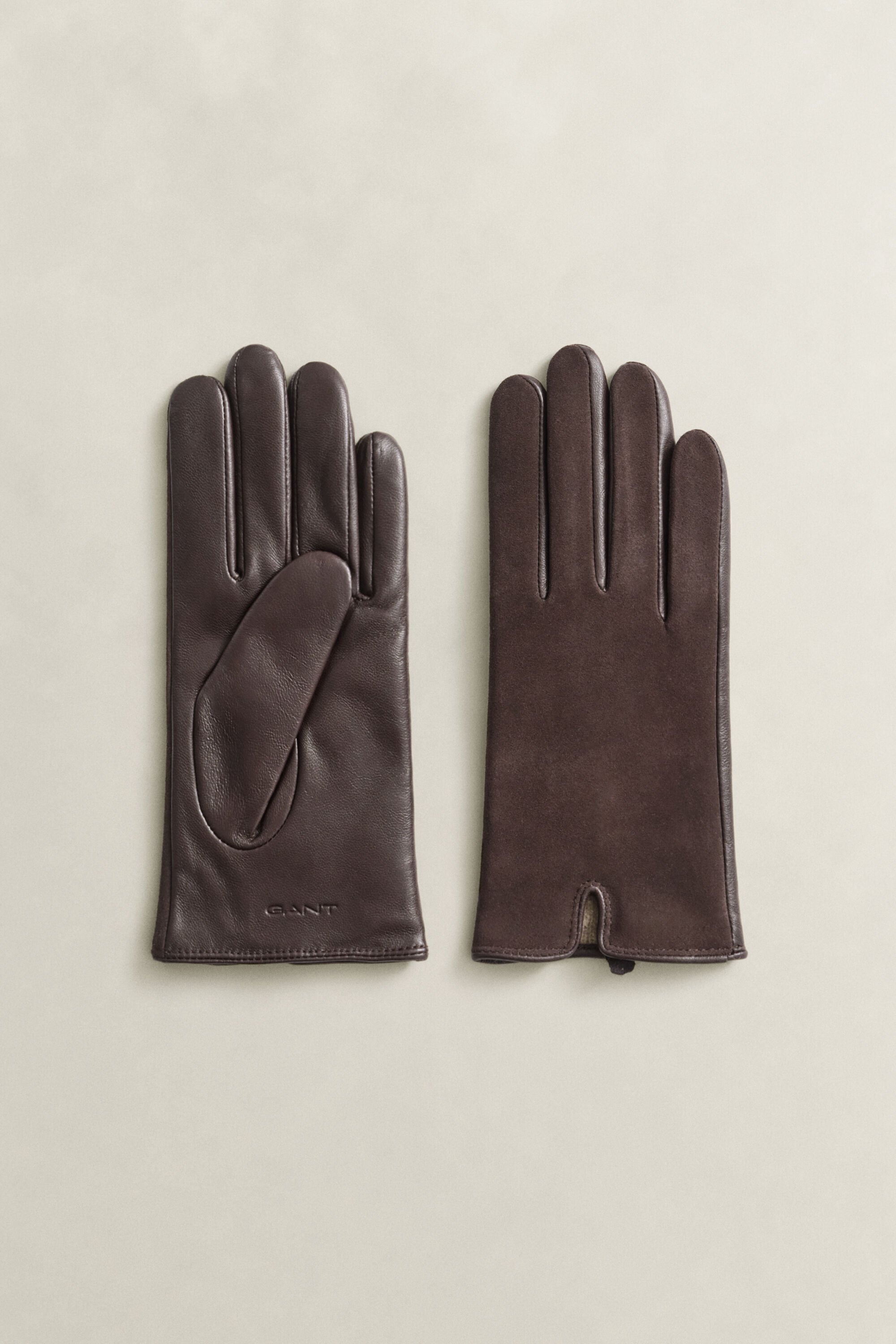 Handschuhe aus Glatt- und Veloursleder