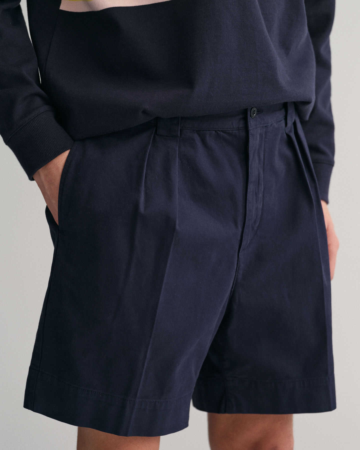 Twill-Chinoshorts mit Bundfalten