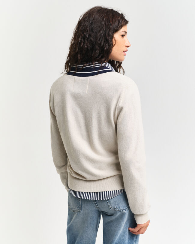 V-Neck Pullover mit Kontrasten