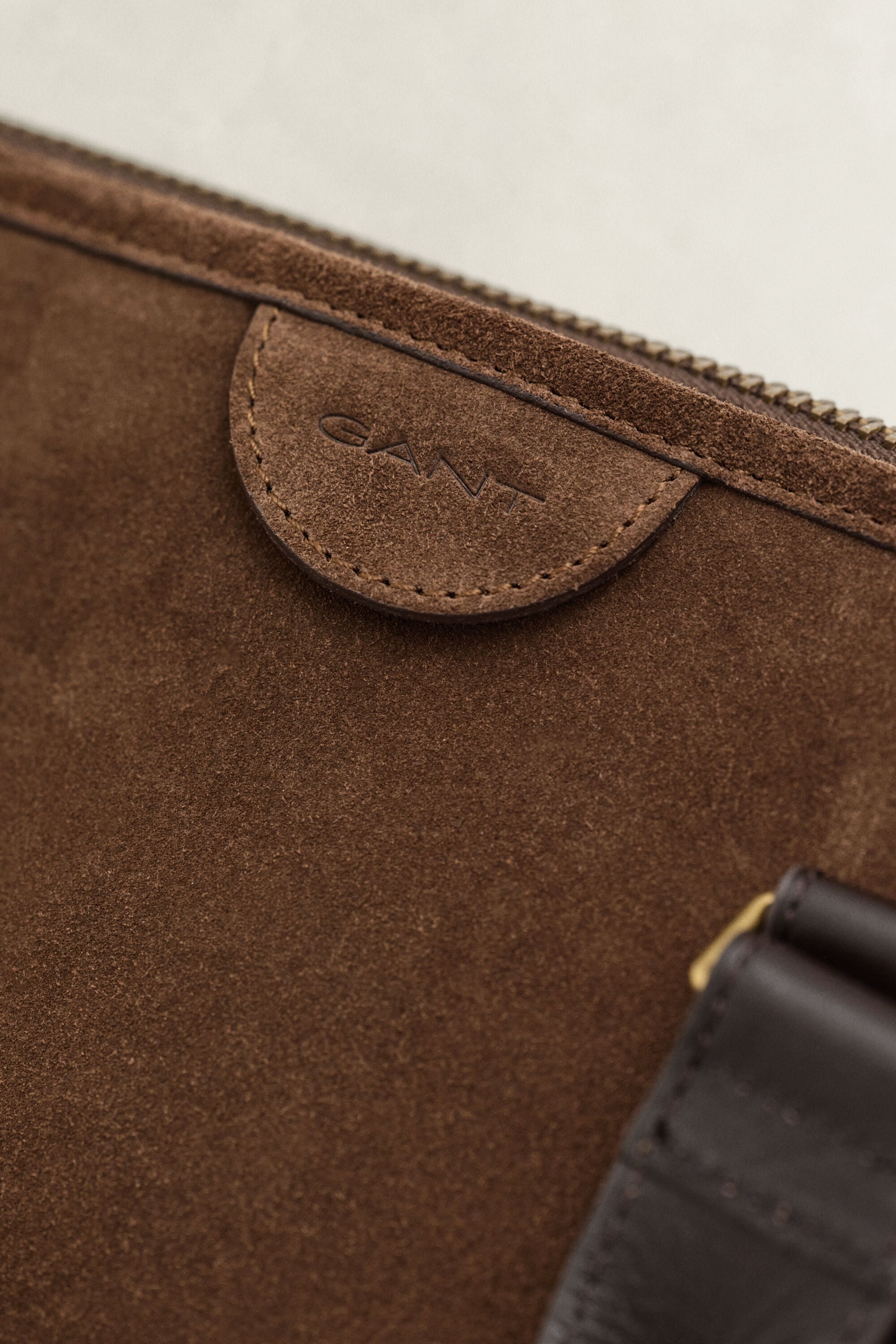 Commuter Bag aus Veloursleder