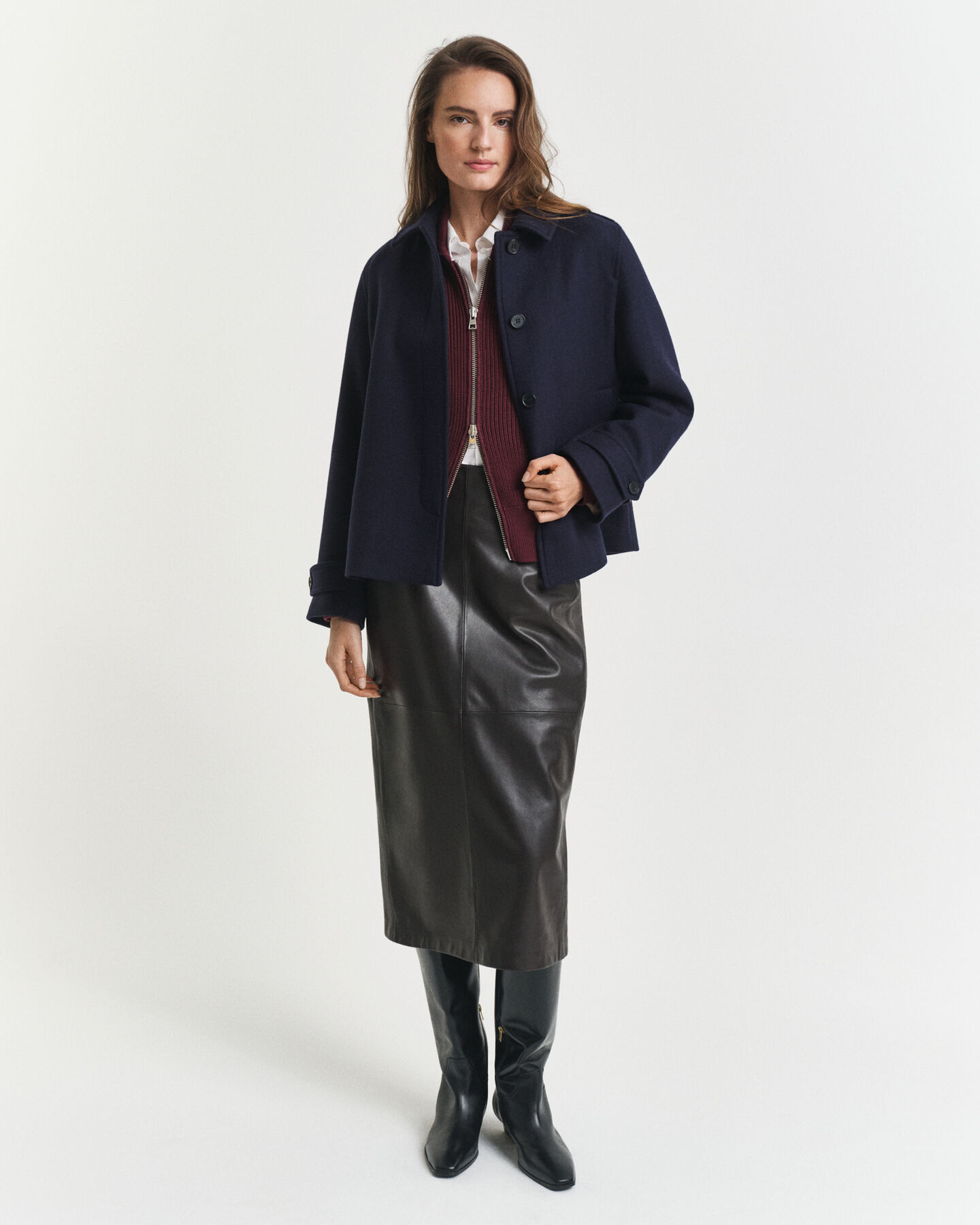 Bleistiftrock aus Leder in Midilänge