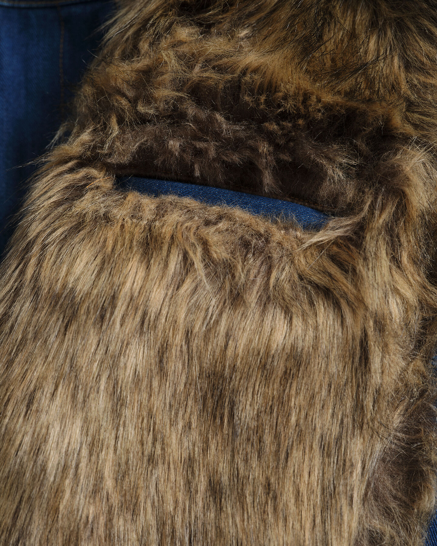 Wrangler x GANT Jeansjacke mit Kunstfell