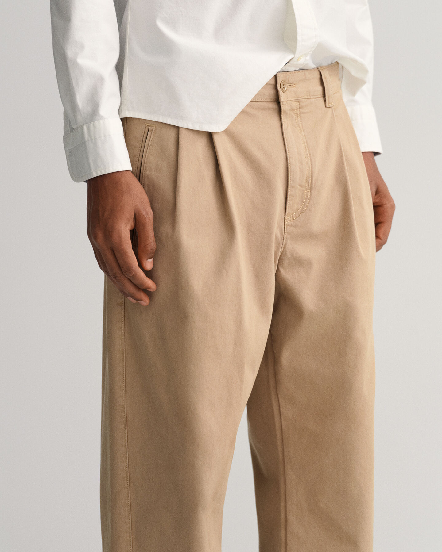 Relaxed Fit Chinohose mit Bundfalten