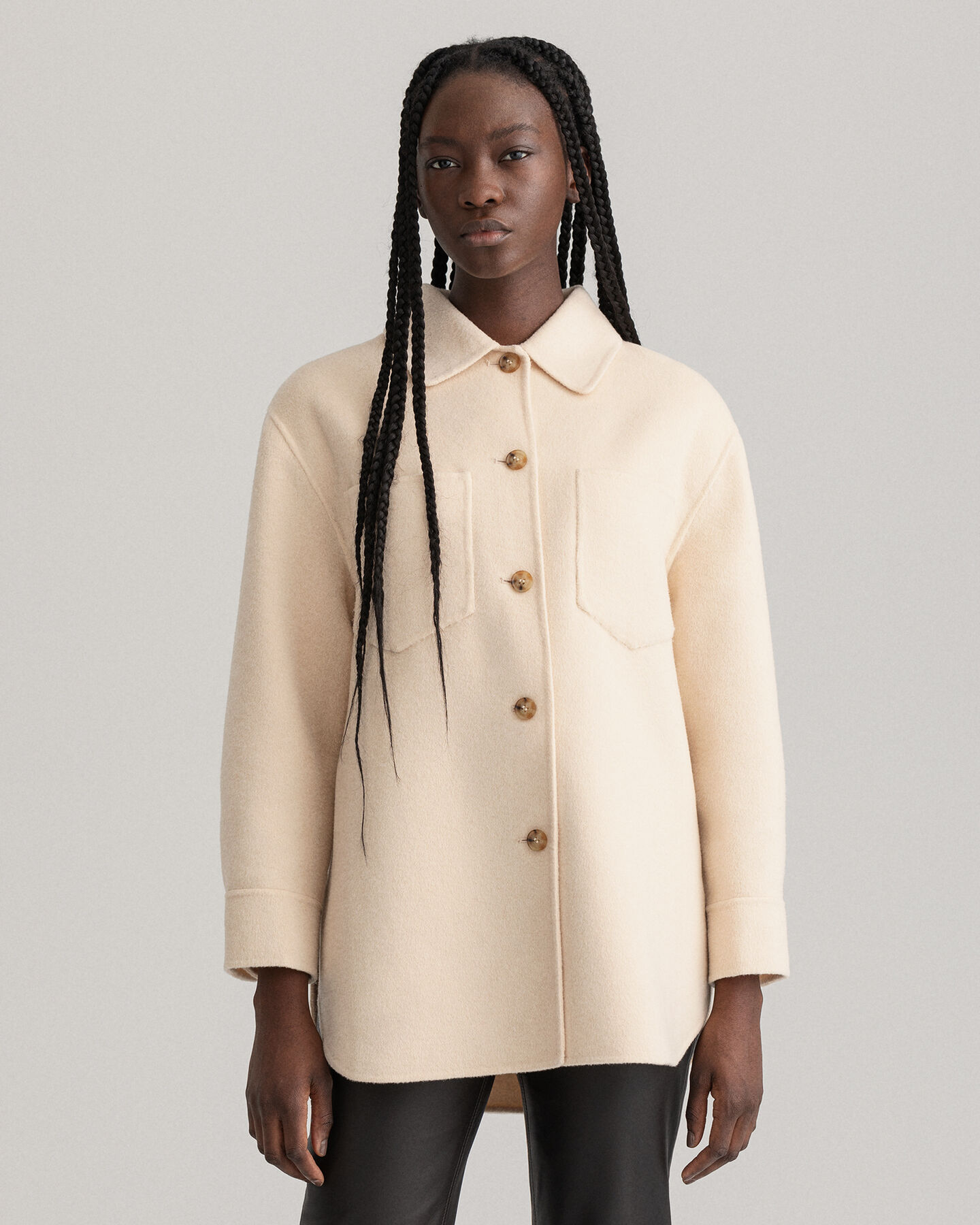 Handbestickte Hemdjacke