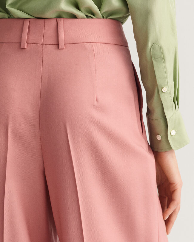 Hose mit Bundfalten und weitem Bein