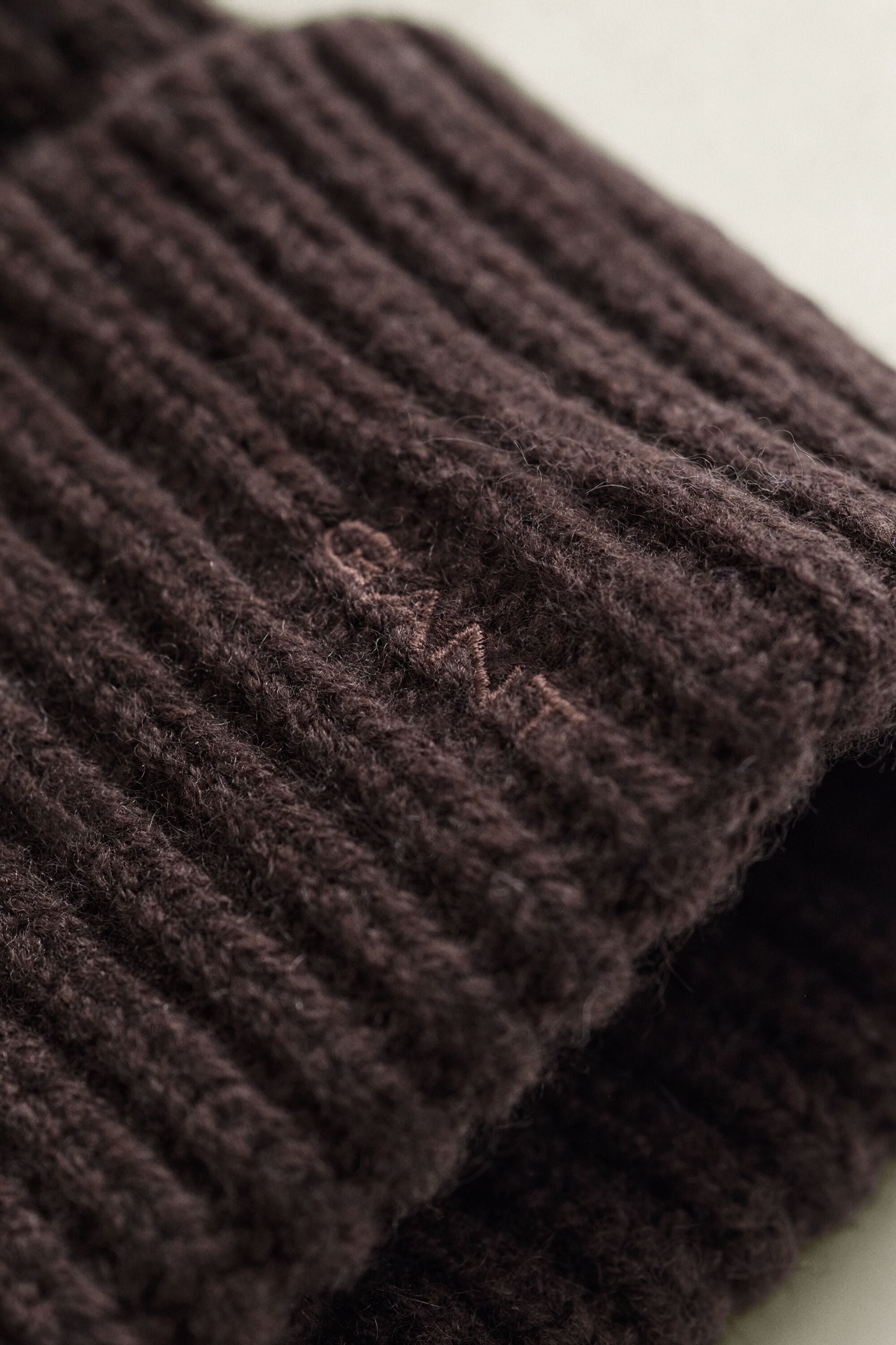 Gerippte Beanie aus Woll-Kaschmir-Mix