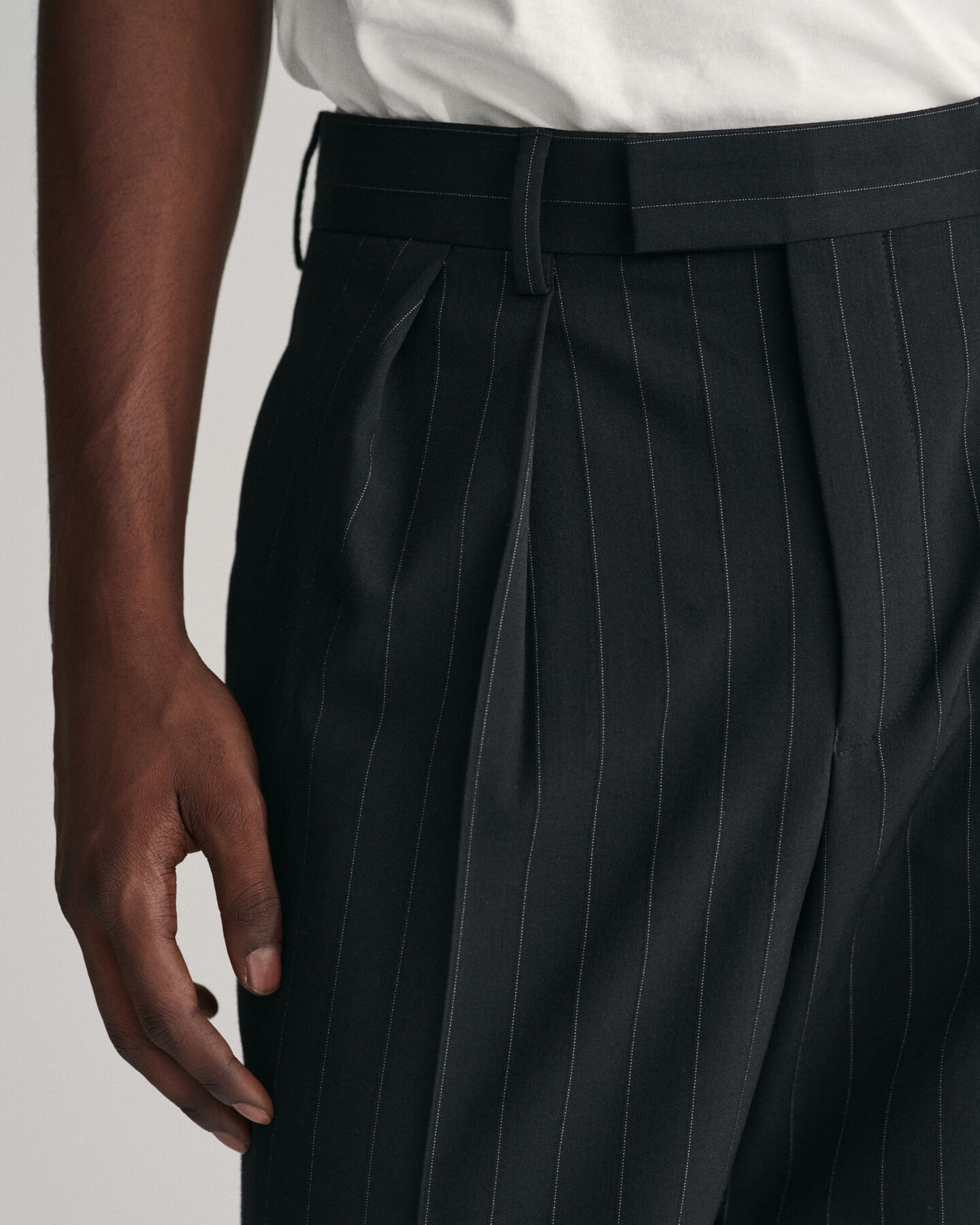 Anzughose mit Nadelstreifen und Bundfalten