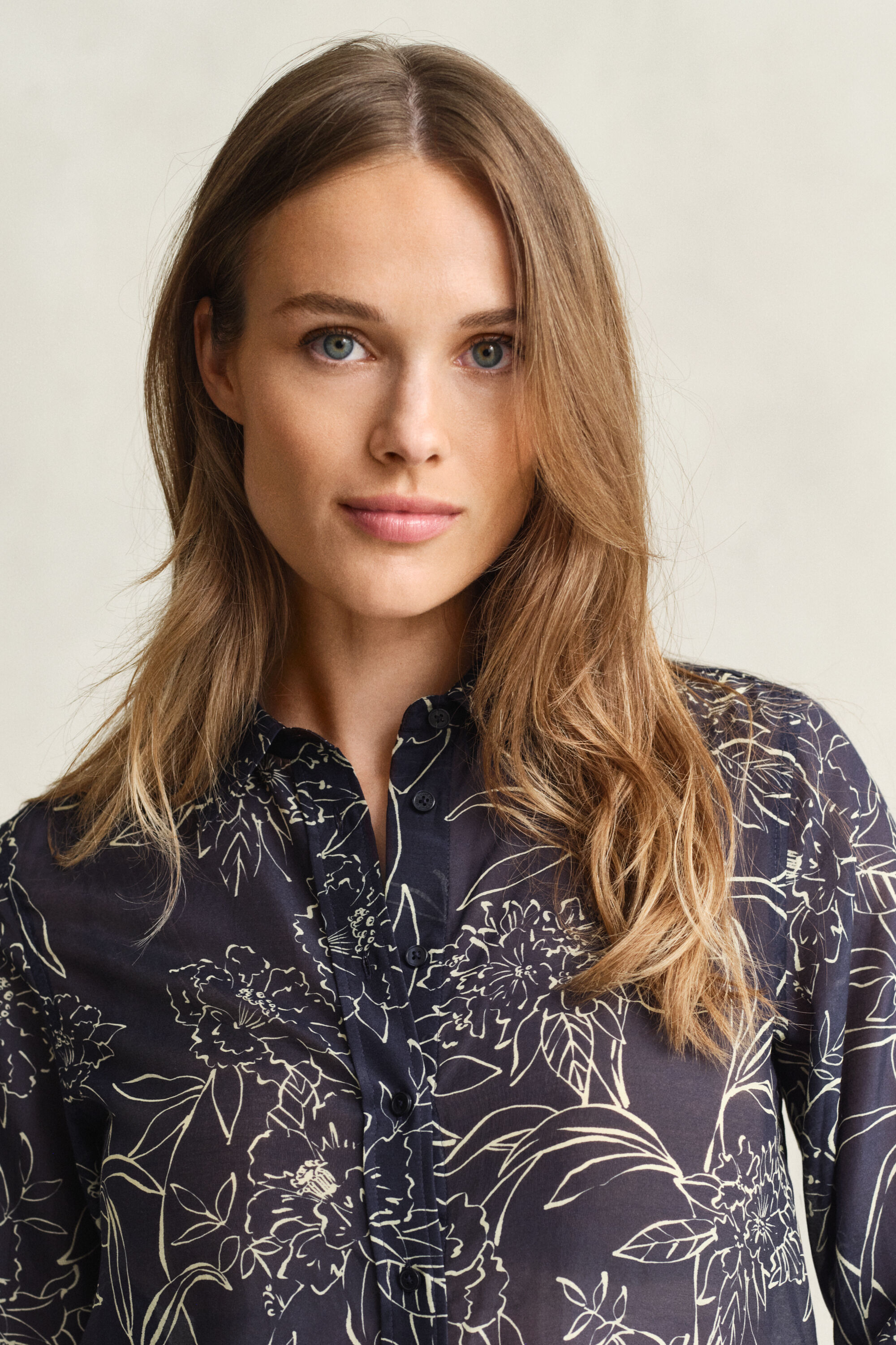Regular Fit Bluse aus Baumwolle und Seide mit Blumen-Print