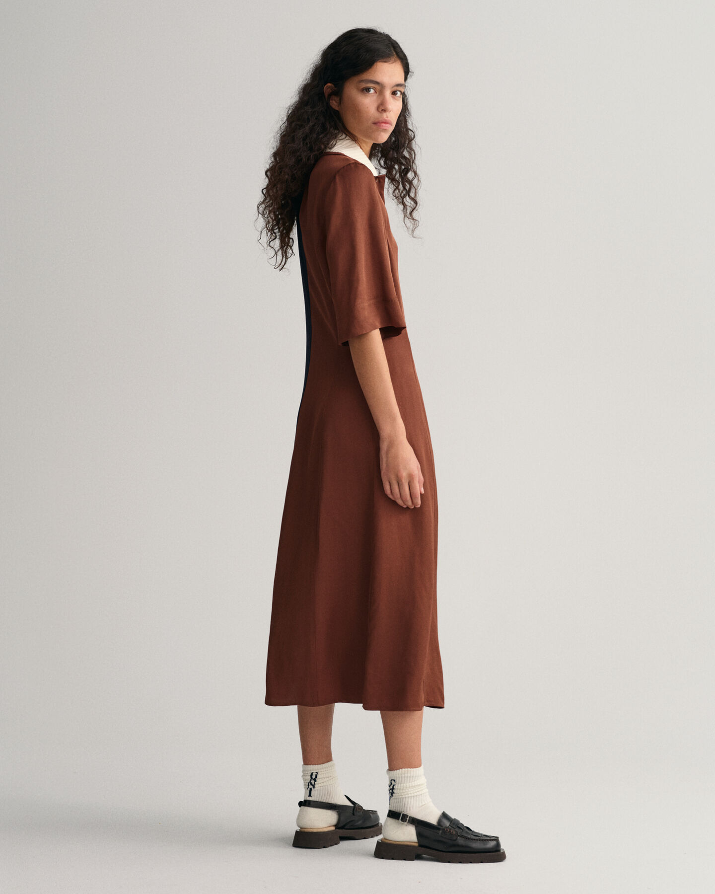 Color Rugger Kurzarmkleid im Blockfarbendesign